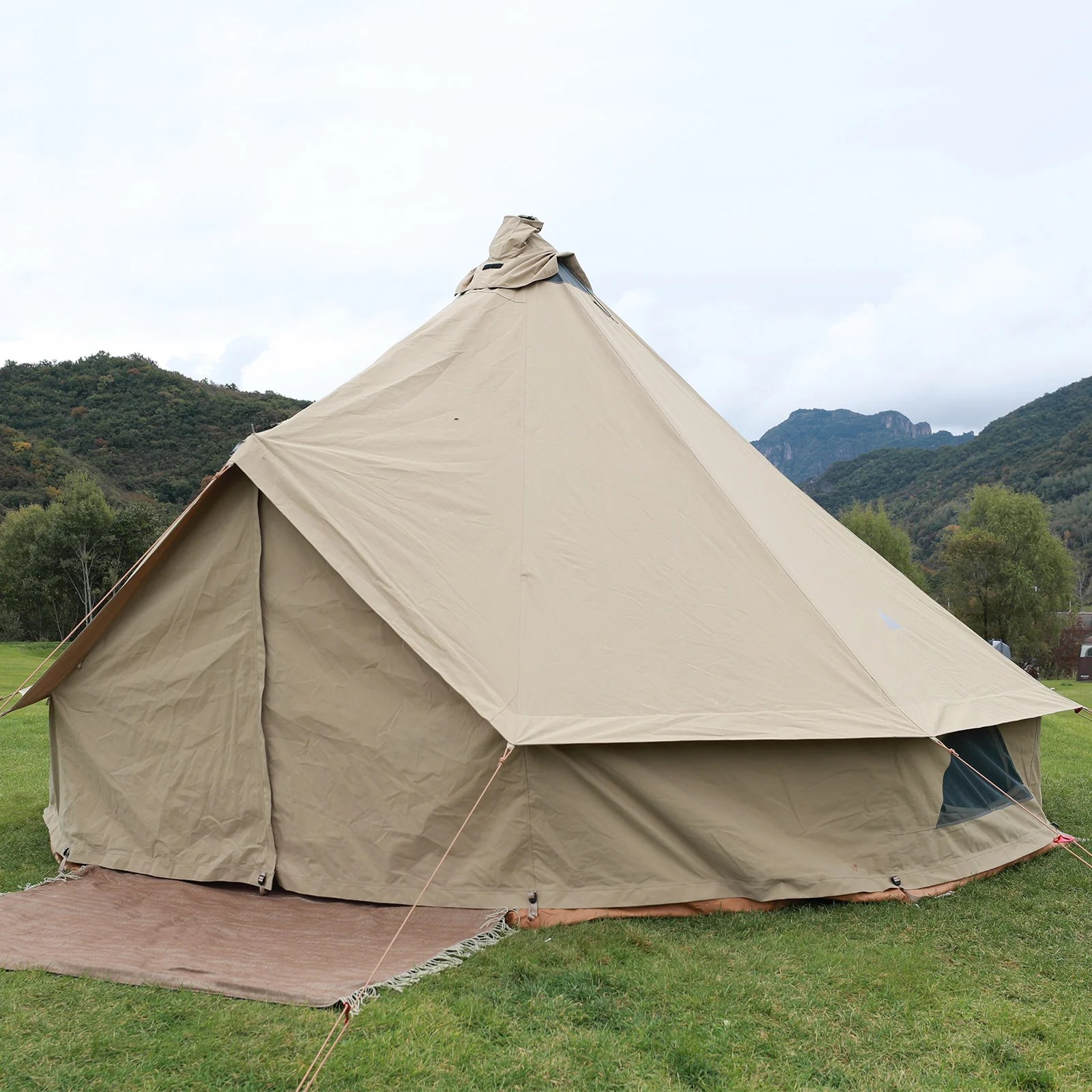 2025 KingCamp Khan 500 – Ampia tenda tipi per 8 persone con tessuto tecnico misto cotone, ventilazione flessibile e montaggio rapido