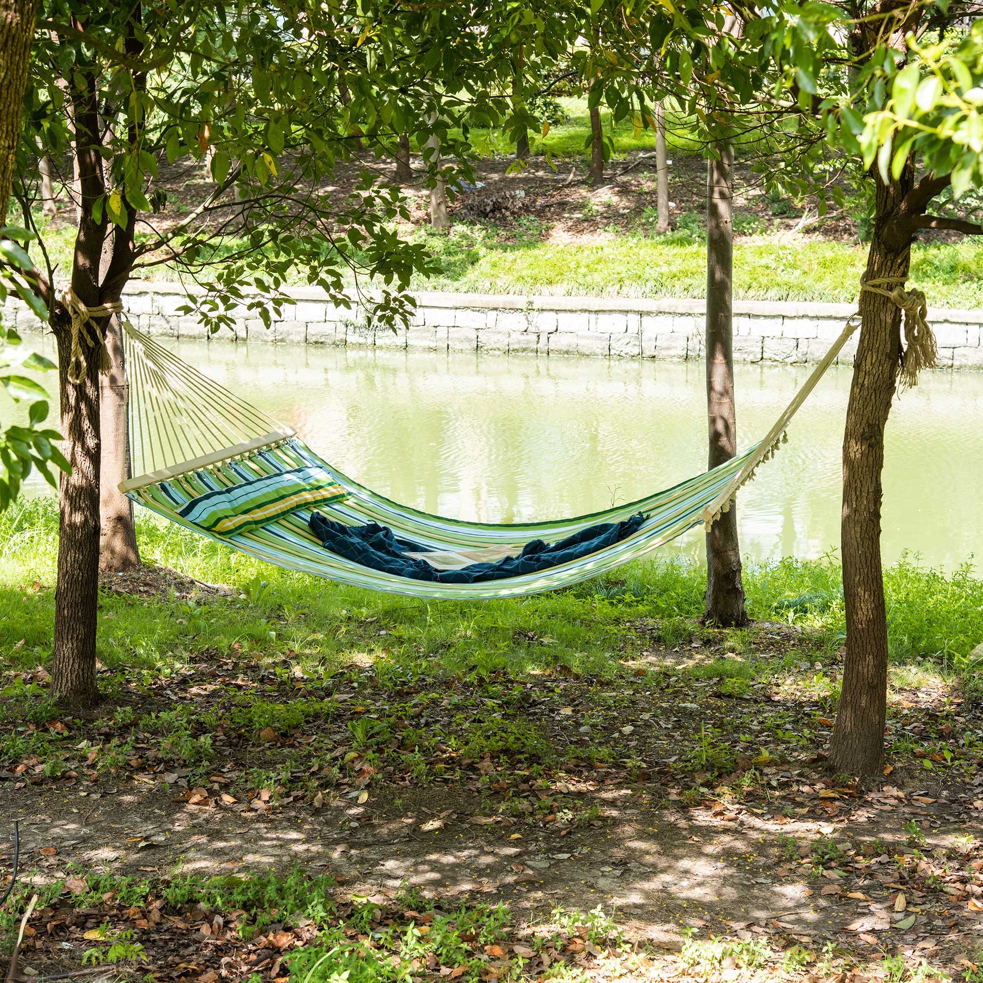 Outsunny Gartenliege für 1-2 Personen Max 180kg für Innen und Außen mit Abnehmbarem Kissen 400x140cm