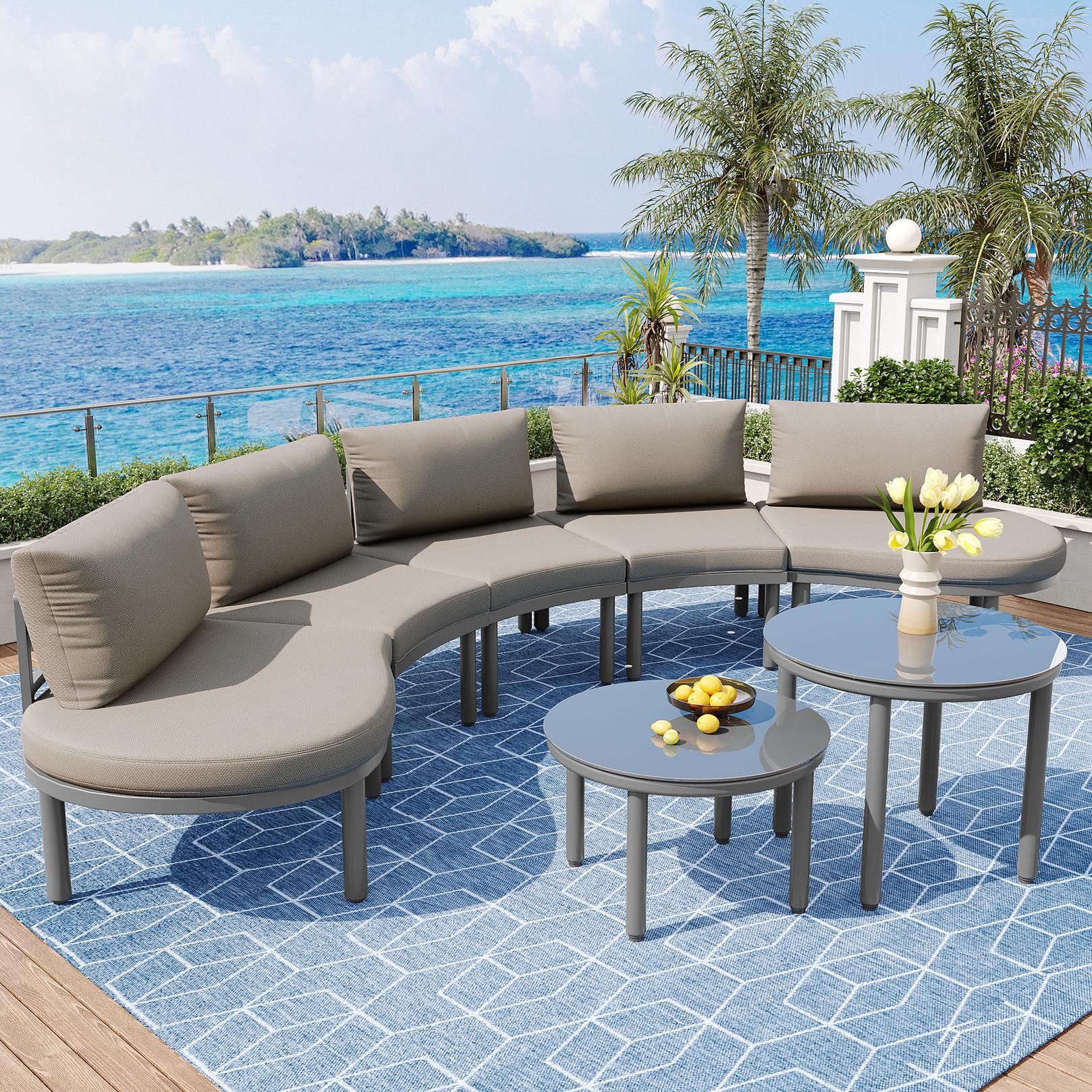 5-Sitzer Gartenmöbel-Set, 2 Couchtische aus gehärtetem Glas, bequeme Sitzpolster und Kissen, Grau
