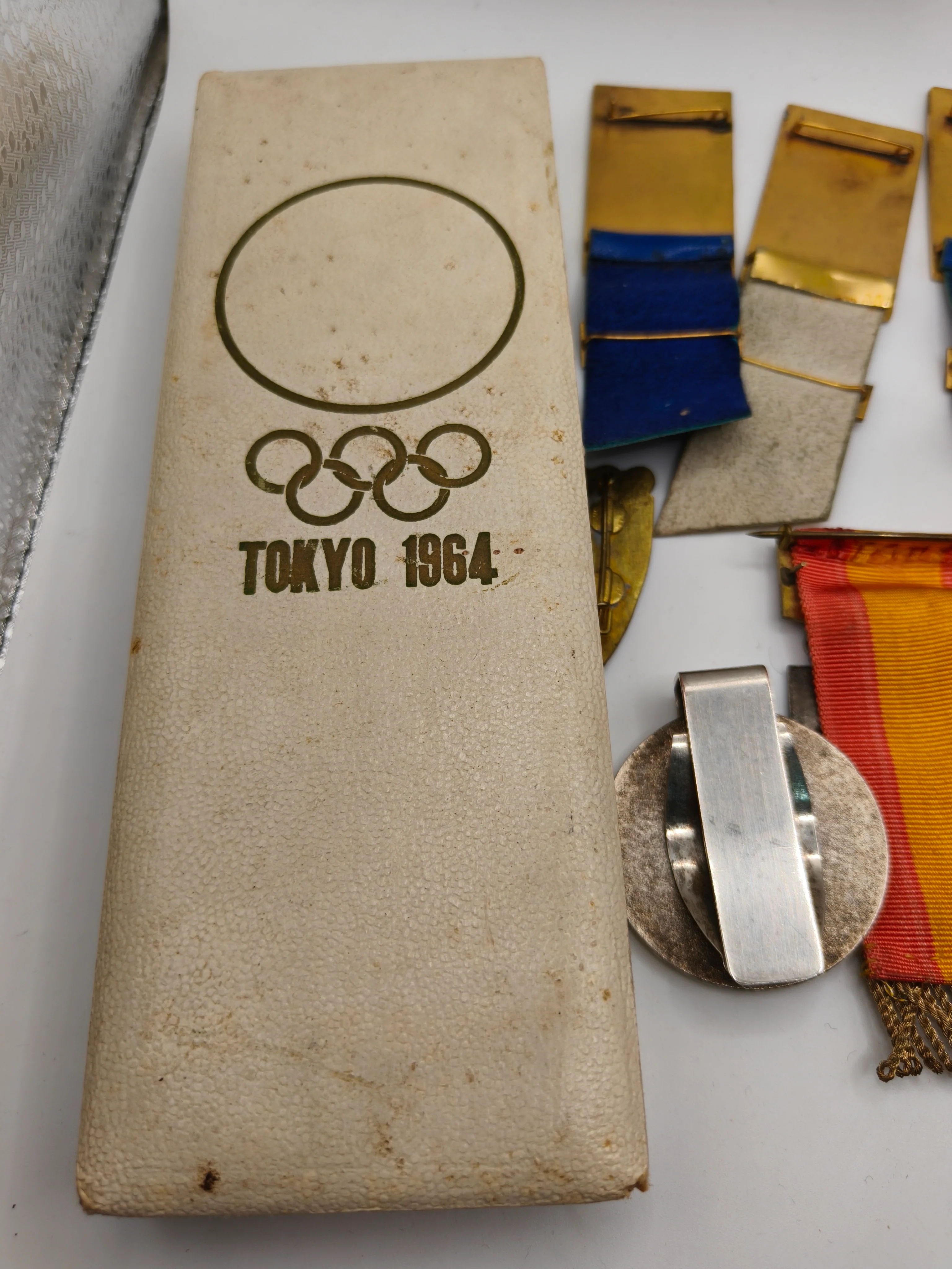 Lote Ol��mpico medallas e insignias