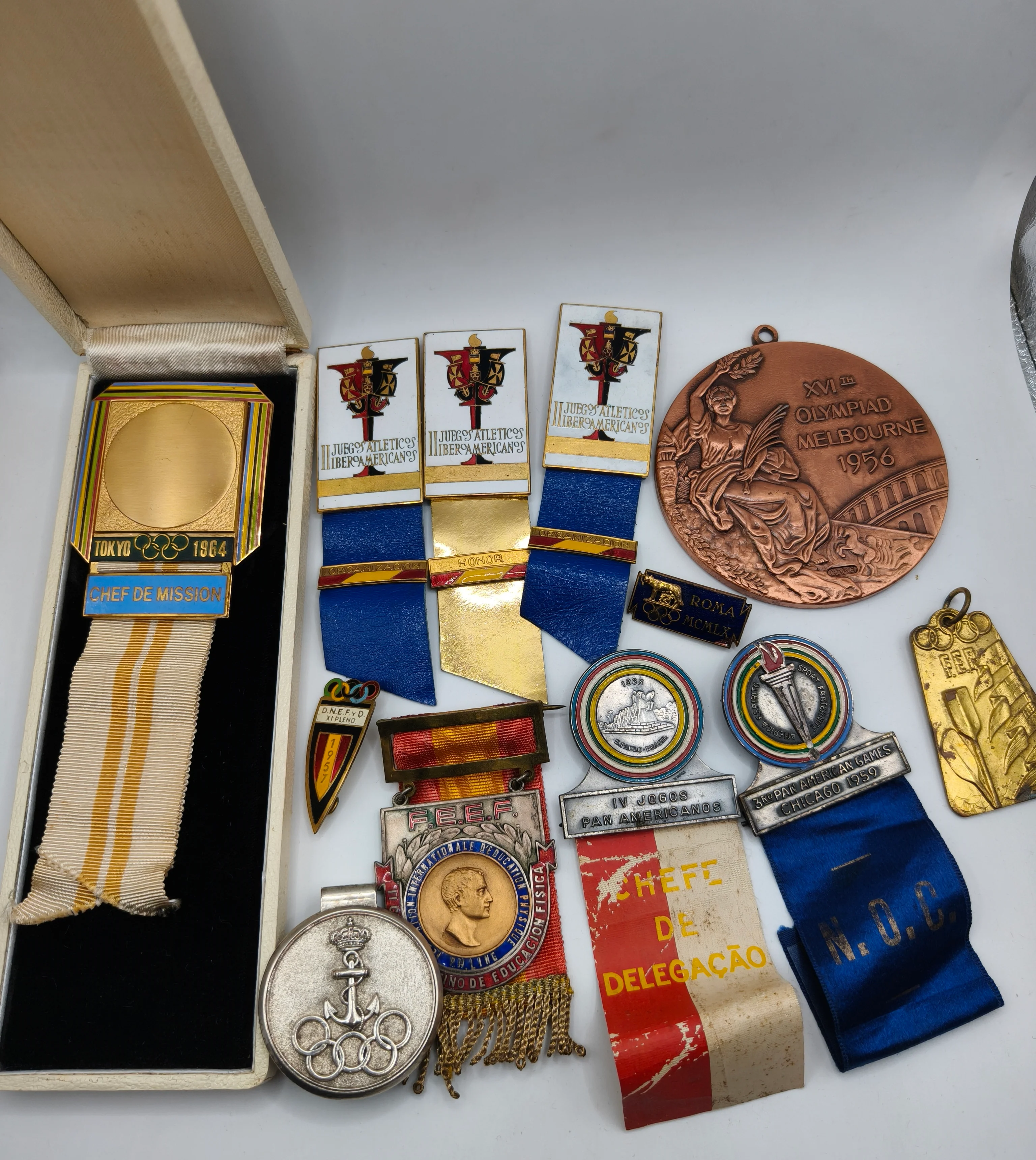 Lote Ol��mpico medallas e insignias