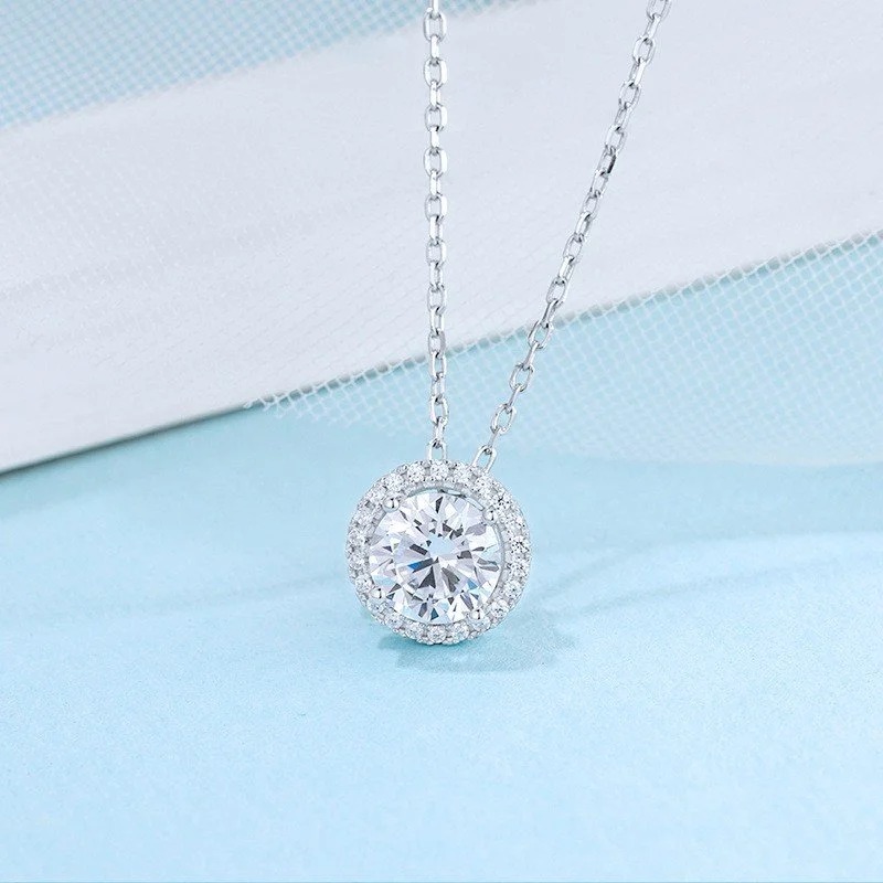 Postriebrený žiarivý prívesok – Eurocharms