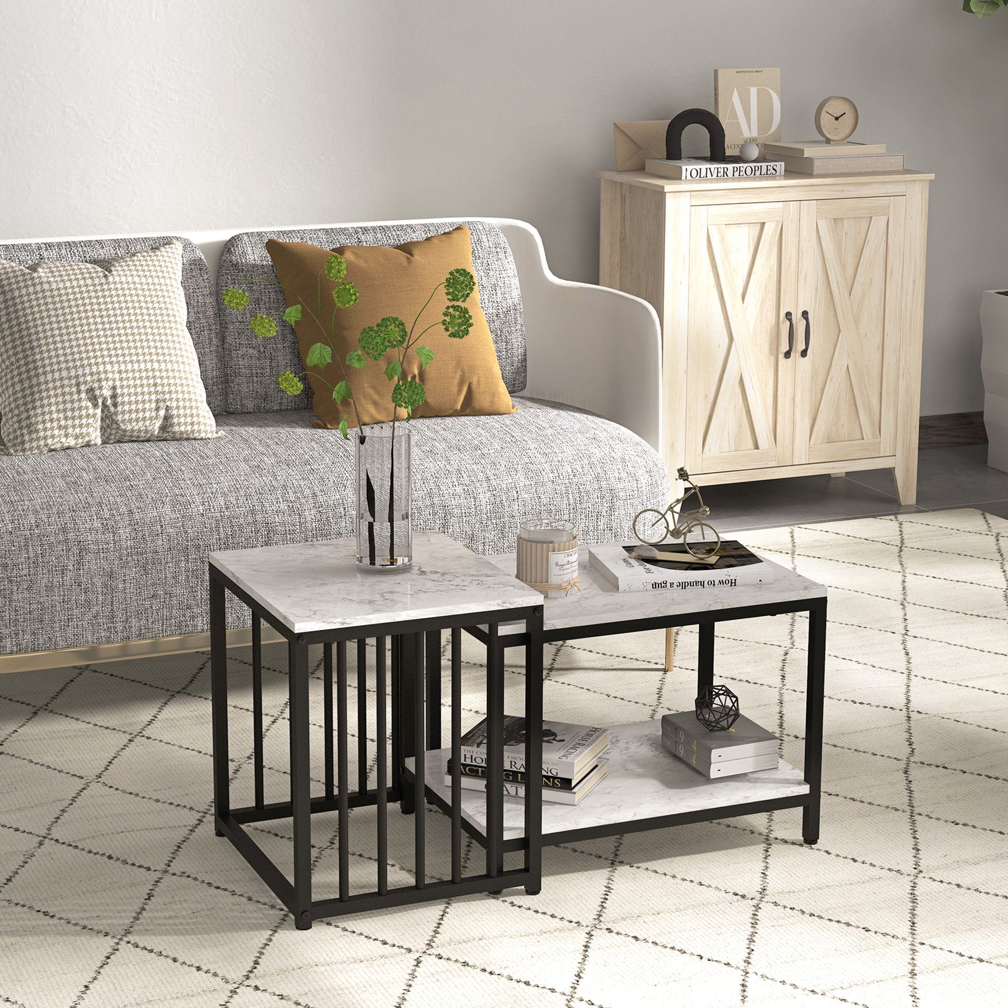 HOMCOM Set mit 2 ineinander passenden Couchtischen, stapelbar, mit Holzoptik-Marmorplatte und schwarzem Metallgestell
