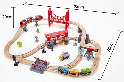 Hape Pista Città Trafficata   Oltre 50 pezzi con trenini a spinta, personaggi, gru e passaggio a livello compatibile per gioco ferroviario dai 3 anni in su : Giochi e giocattoli