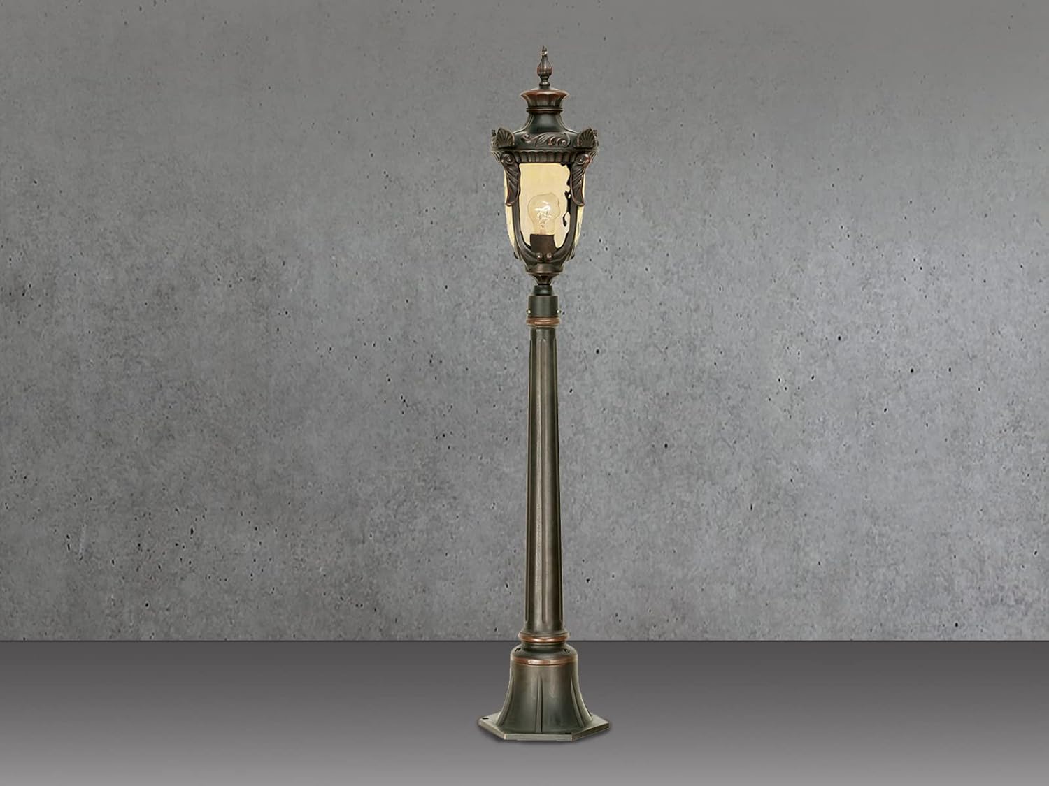 meineWunschleuchte Hochwertige Wegeleuchte im Jugendstil mit Schirm aus Amberglas, Höhe 117cm