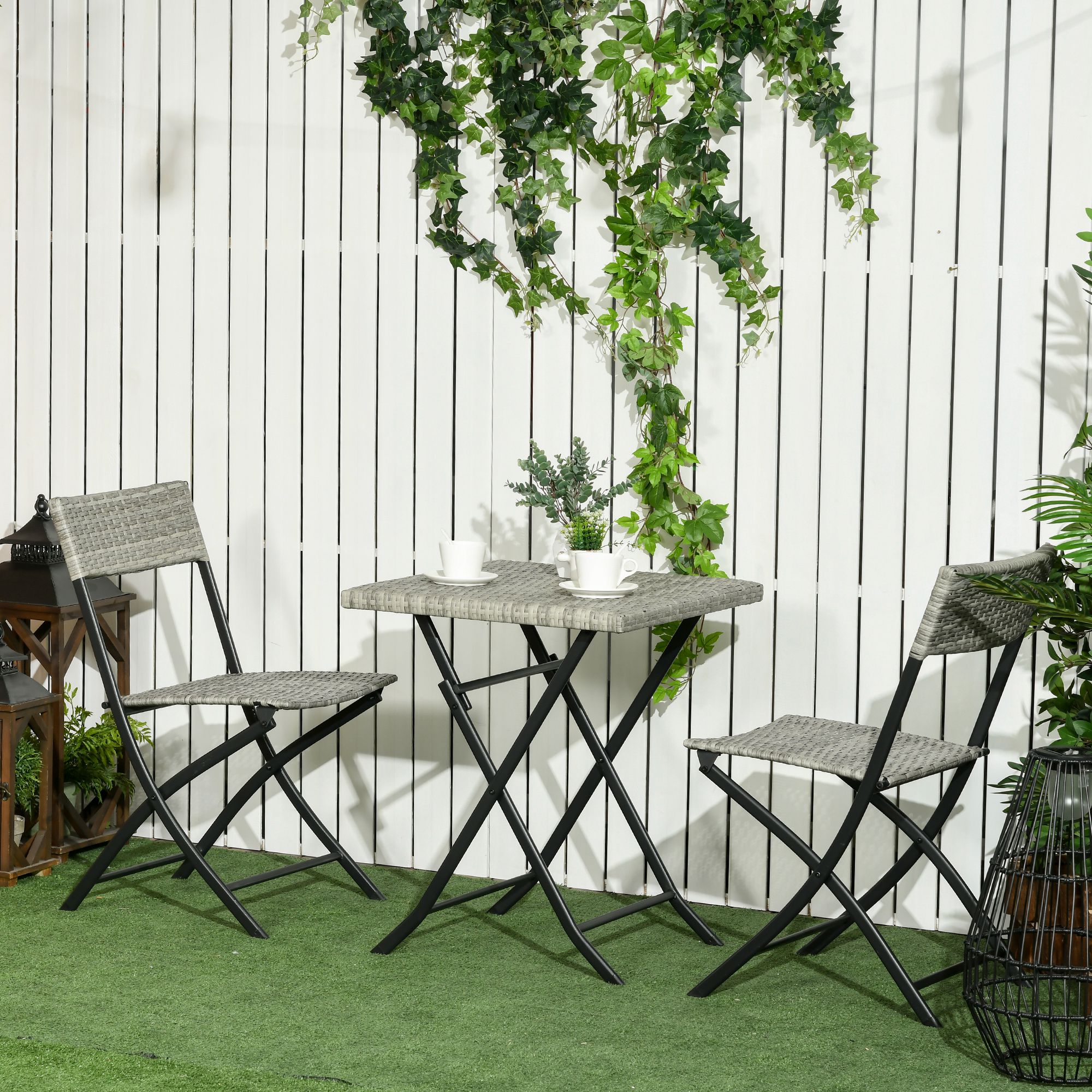 Outsunny 3-tlg. Gartensitzgruppe, 2 Klappstühle, 1 Klapptisch, Rattanoptik, Metallrahmen, hellgrau