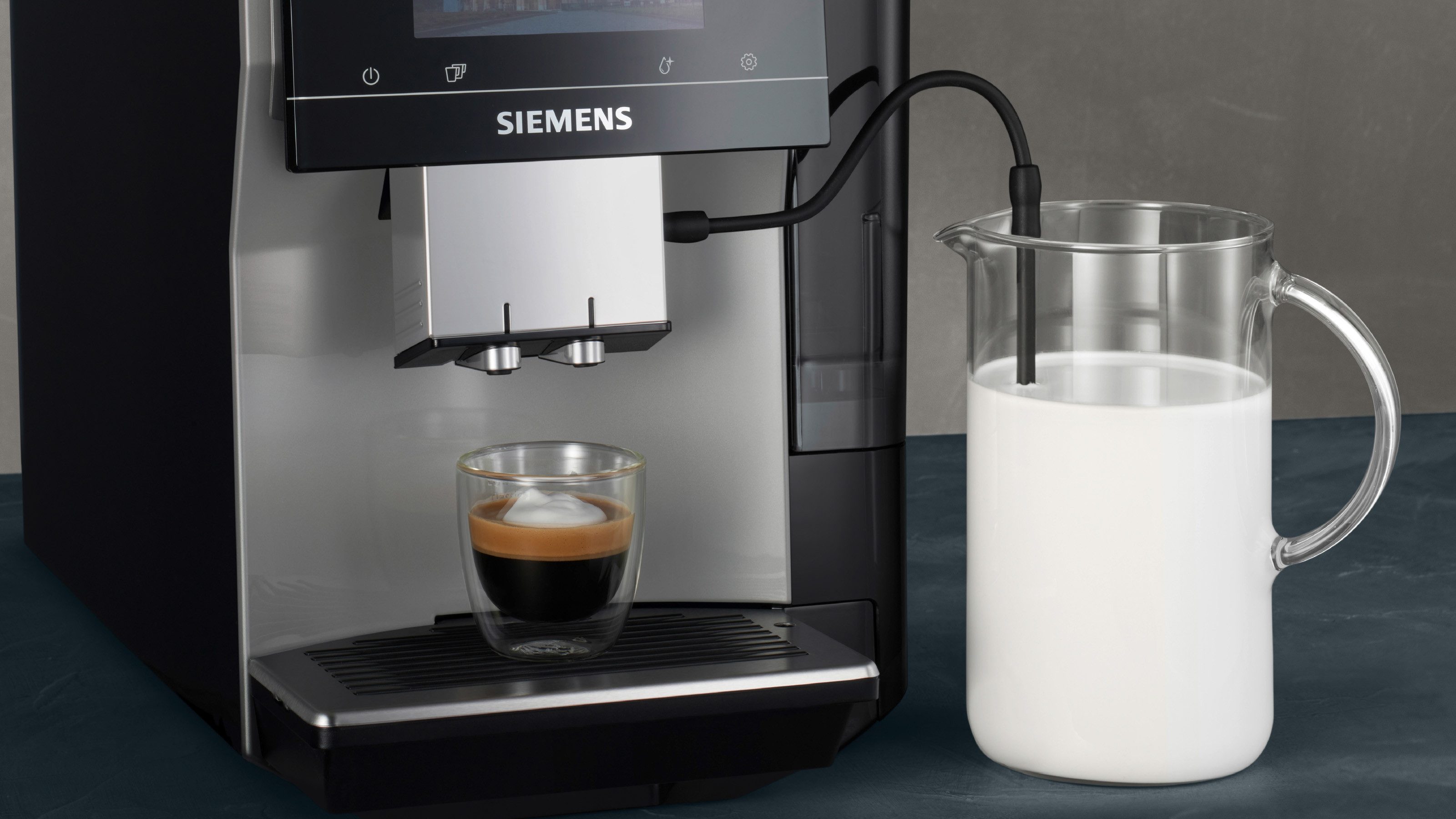 Kaffeevollautomat EQ700 classic TP715D47, Cold Brew, intuitives 5