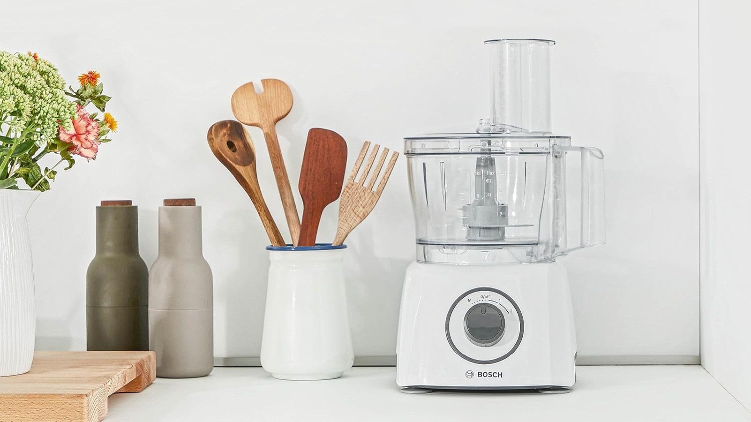 Bosch MultiTalent 3 Robot da Cucina Multifunzione Compatto - Oltre 20 Funzioni, 800 W, 2 Velocità, Ciotola 2,3 l, Disco per Affettare, Tagliare e Grattugiare, Lama per Impastare e Disco per Montare [Classe di efficienza energetica B]