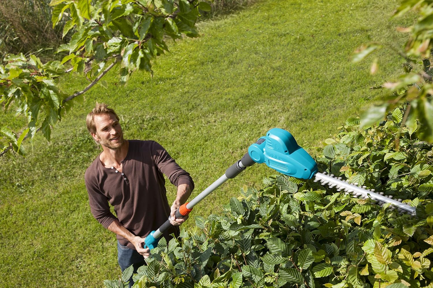 Gardena Telescoop-heggenschaar THS 500/48: Heggenschaar met 500 W, 3,5 m bereik, kantelbare kop en telescoopsteel, 48 cm meslengte, ergonomische handgreep en aanslagbescherming (8883-20)