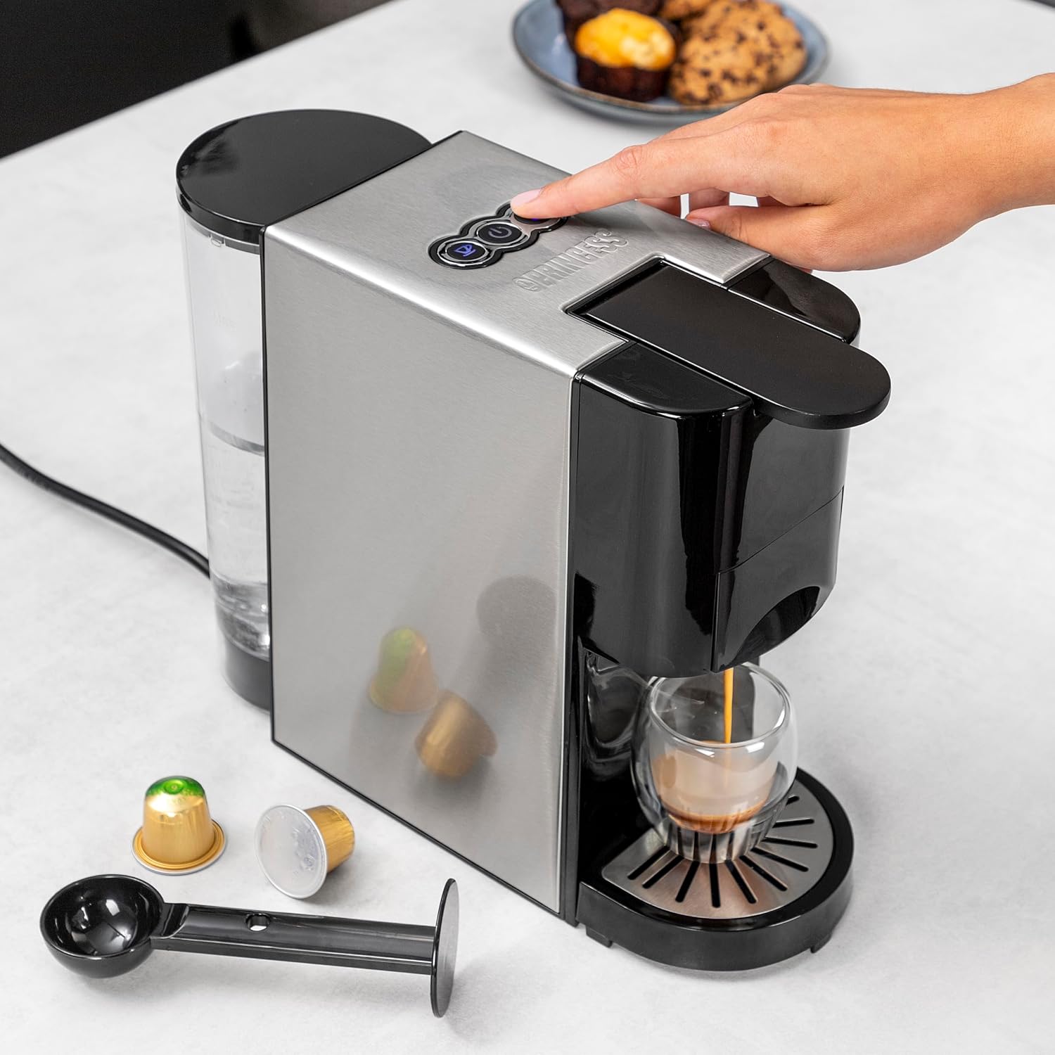 Princess 01.249450.01.001 Caffettiera Multifunzione, Compatibile con capsule Nespresso,Dolce Gusto,cialde ESE e caffè macinato, 19 bar, Nero e argento, 800 ml