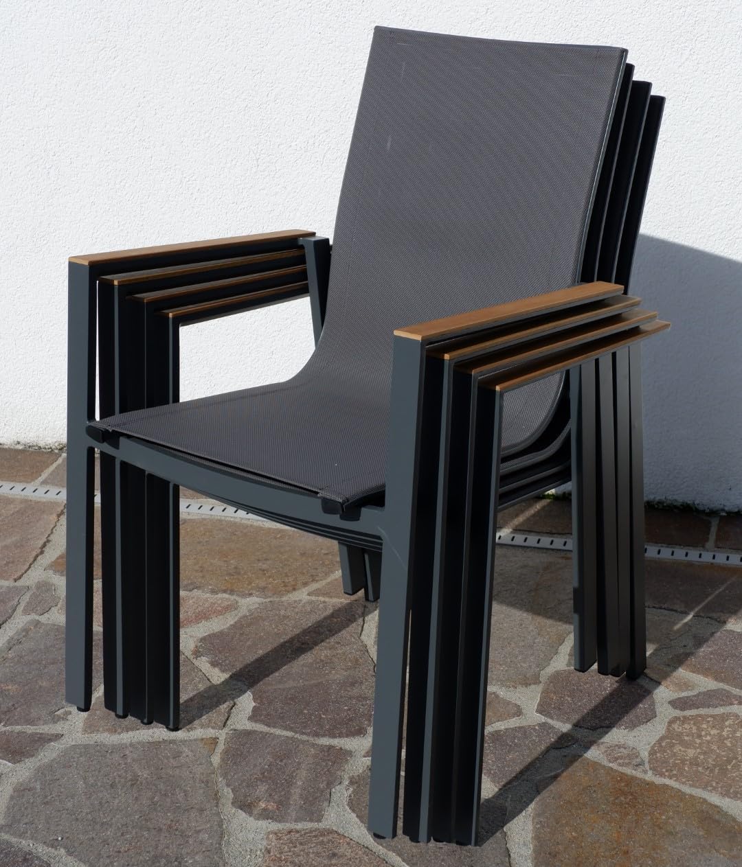 ALEOS. Gartengarnitur Gartenset Aluminium Teak Set mit rundem Ausziehtisch 120cm auf 160cm ausziehbar + 6 Stapelstühle anthrazit Trinidad