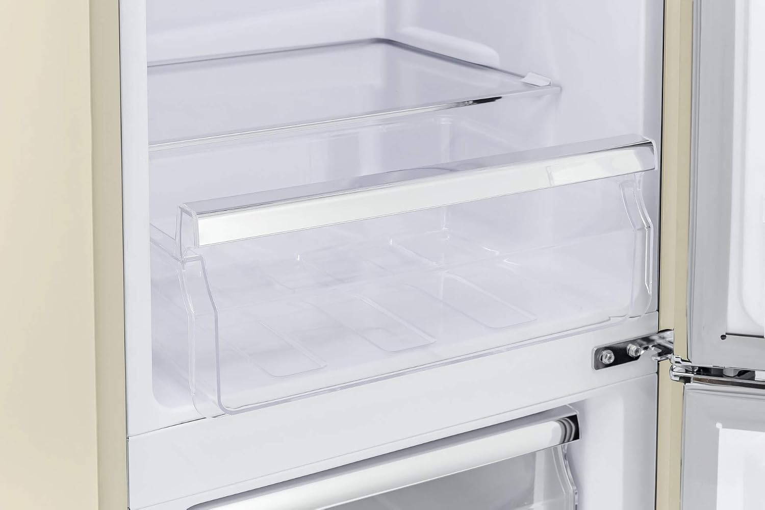 Exquisit Retro Kühlschrank RKGC250-70-H-160E Magnolienweiß - Kühl-Gefrierkombination 244 L, freistehend, LED-Licht, Glasablagen, Chromgriff