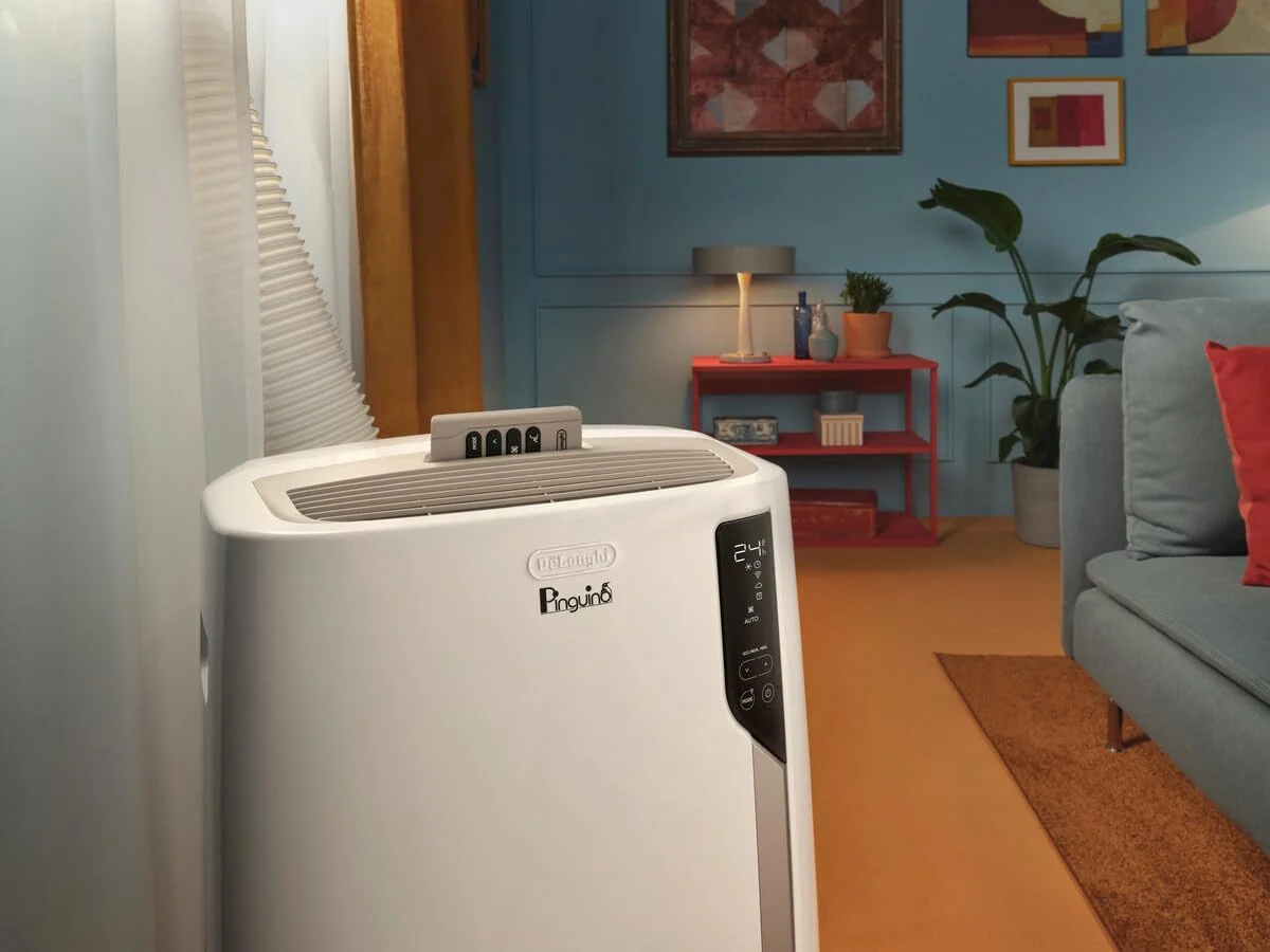De'Longhi Pinguino mobile Klimaanlage PACEL110ERFWiFi, mobiles Klimagerät, Räume bis 100 m³, Entfeuchtungsfunktion, 11.000 BTU/h, Alexa & Google Assistant, Gas R290, Klasse A, 2,9 kW, Weiß