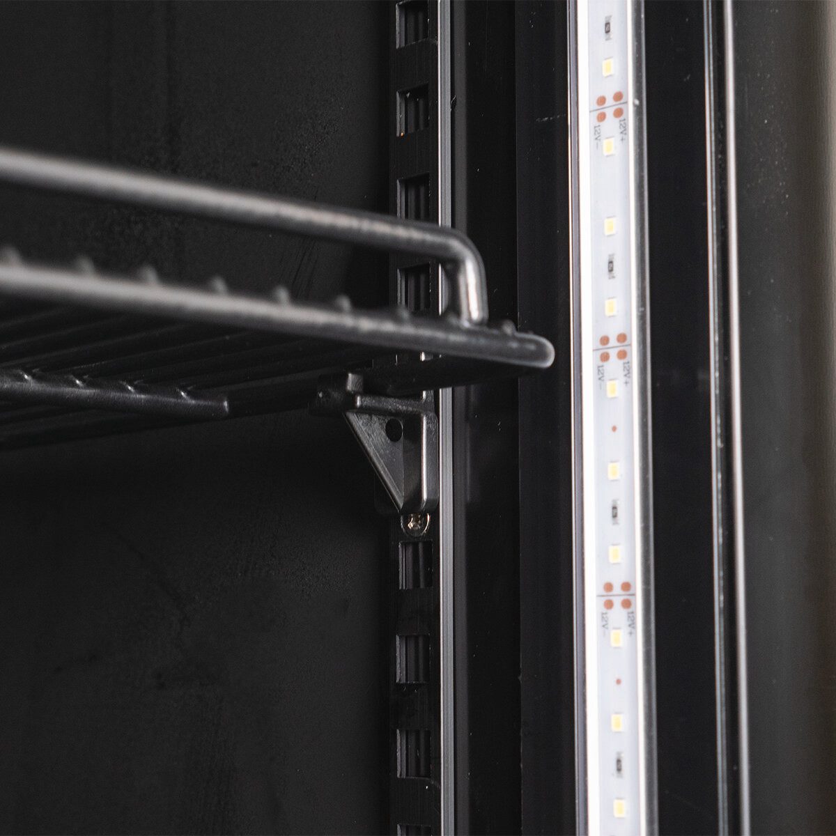 Getränkekühlschrank Flaschenkühlschrank 160 Liter schwarz mit Glastür & LED Beleuchtung