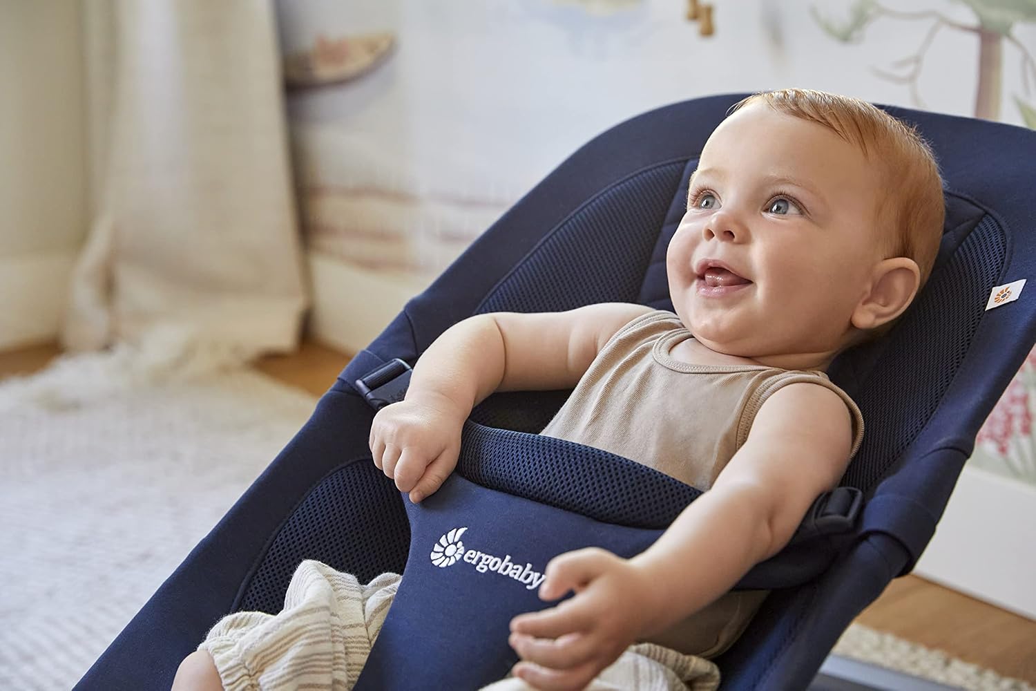 Ergobaby 3-in-1 Evolve Bouncer, Ergonomische Babywippe für Neugeborene ab Geburt bis zum Kleinkind, Babyschaukel mit Neugeboreneneinsatz (2,5 kg - 13,2 kg), Cream