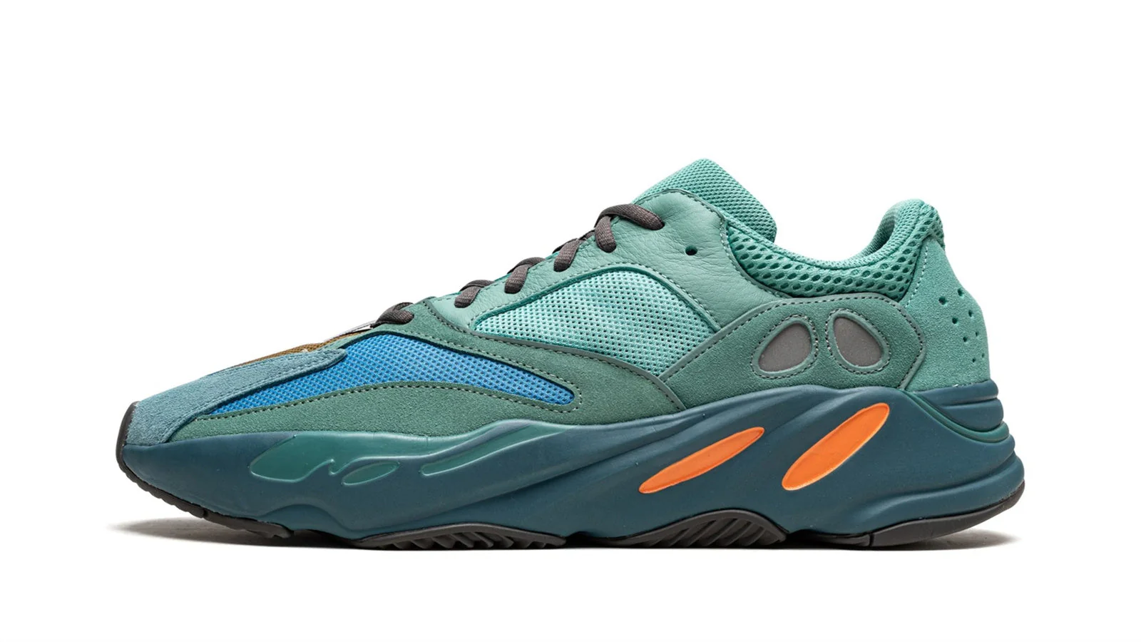 YEEZY BOOST 700 