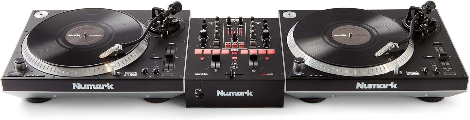 Numark Scratch - Zweikanal DJ Scratch Mixer mit Serato DJ Pro, Innofader Crossfader, DVS-Lizenz, 6 Direktzugriffseffektwählern und Performance Pads