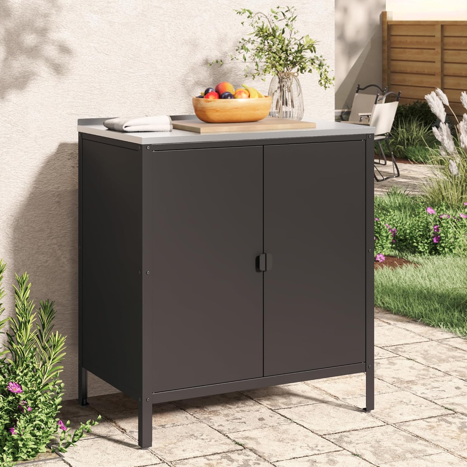 casa.pro Outdoor Schrank Bolognano Gartenschrank Balkonschrank Spind Zwei Türen für Innen- und Außenbereich 92x80x50 cm Schwarz, matt