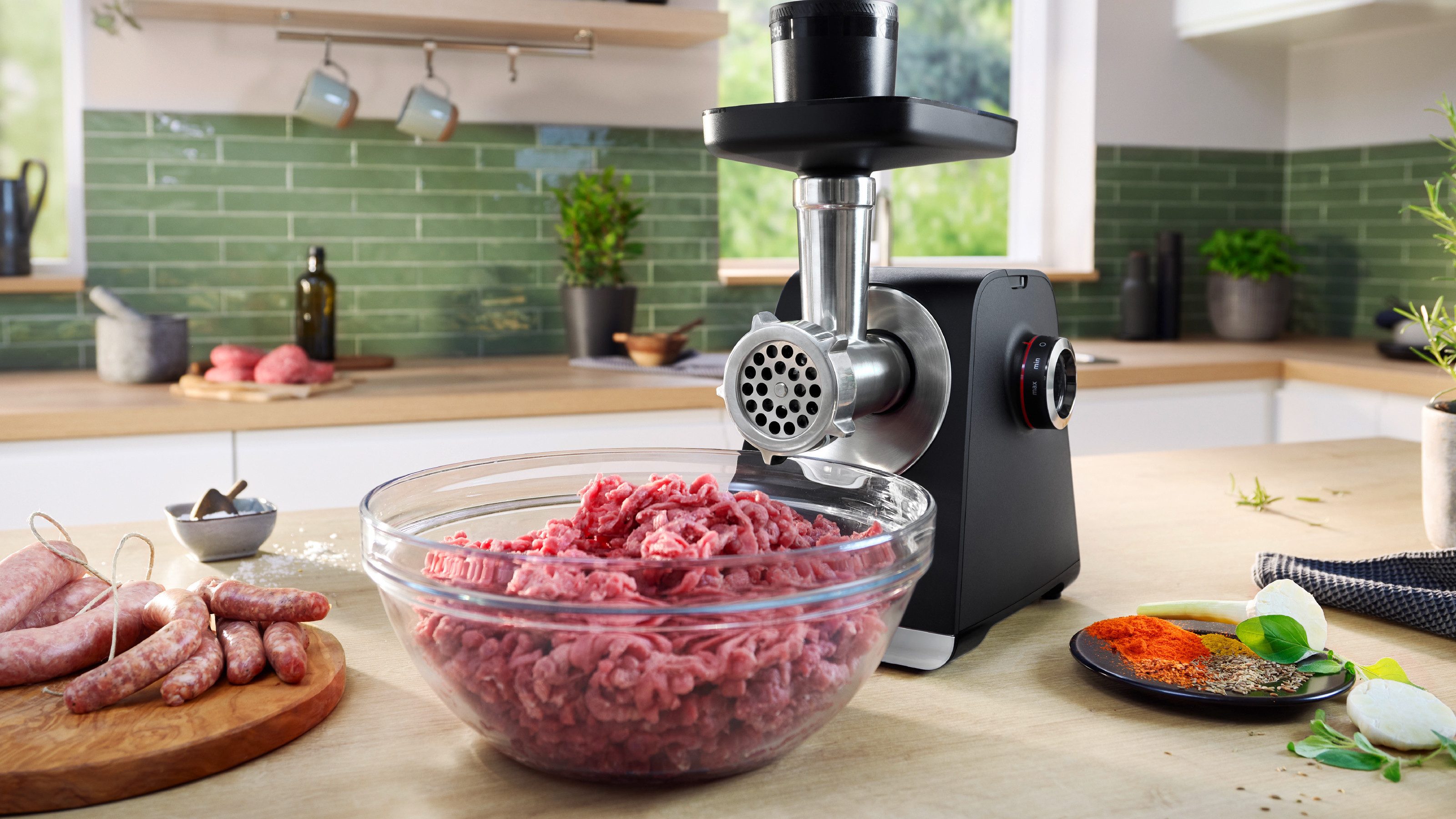 Fleischwolf Serie 6 MFWS660B, 3,5kg/Min., Raspel, 2 Lochscheiben (3&8mm), schwarz
