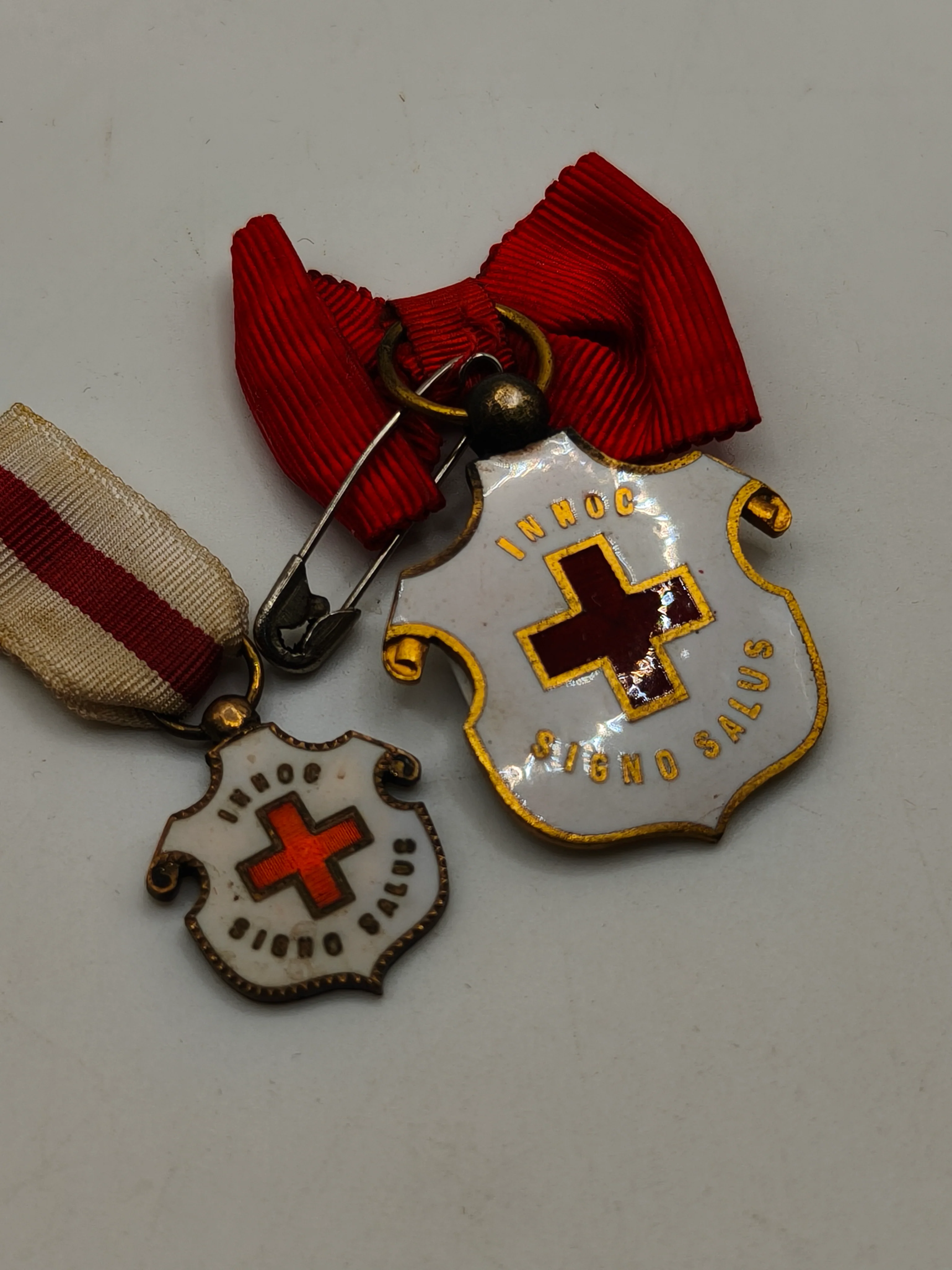 Medallas de la Cruz Roja Espa?ola para dama