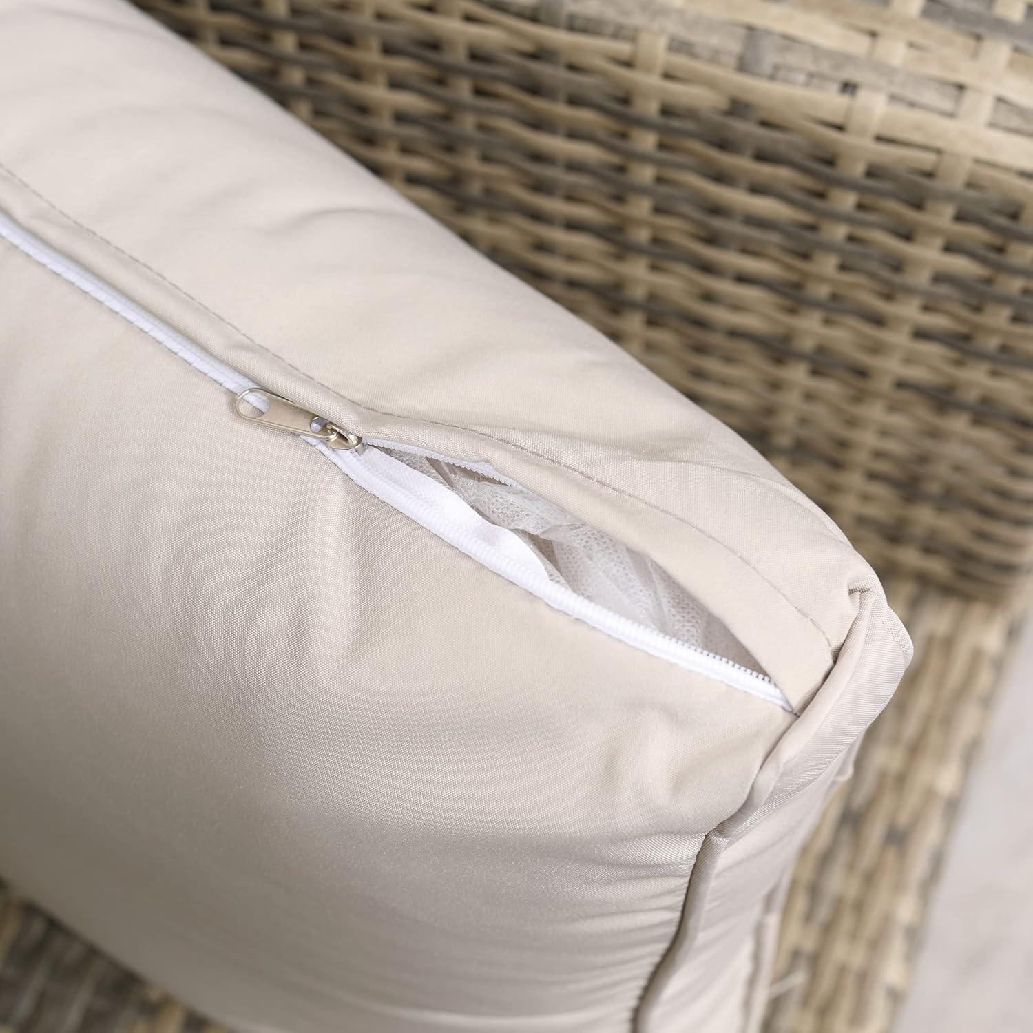 Outsunny Set Mobili da Giardino 6 Pezzi in Rattan, Salotto da Giardino con 2 Tavolini Contenitore, Divani e 2 Poltrone Imbottiti per 7 Persone, Beige