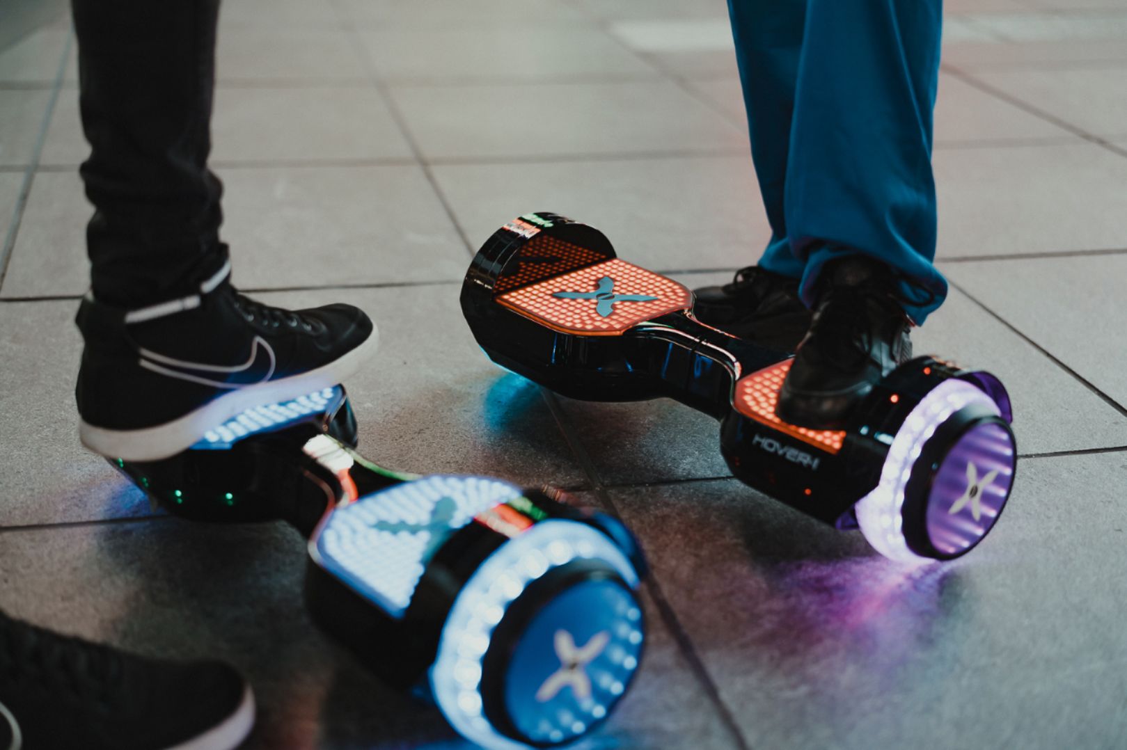 Hover 1 &ndash; Astro LED Light Up Electric Self Balancing Scooter w/6 mi Max Operating Range & 7 mph Max Speed &ndash; Black