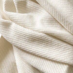 Cream Throw Blanket �C 170 x 130 cm | Soft Finish