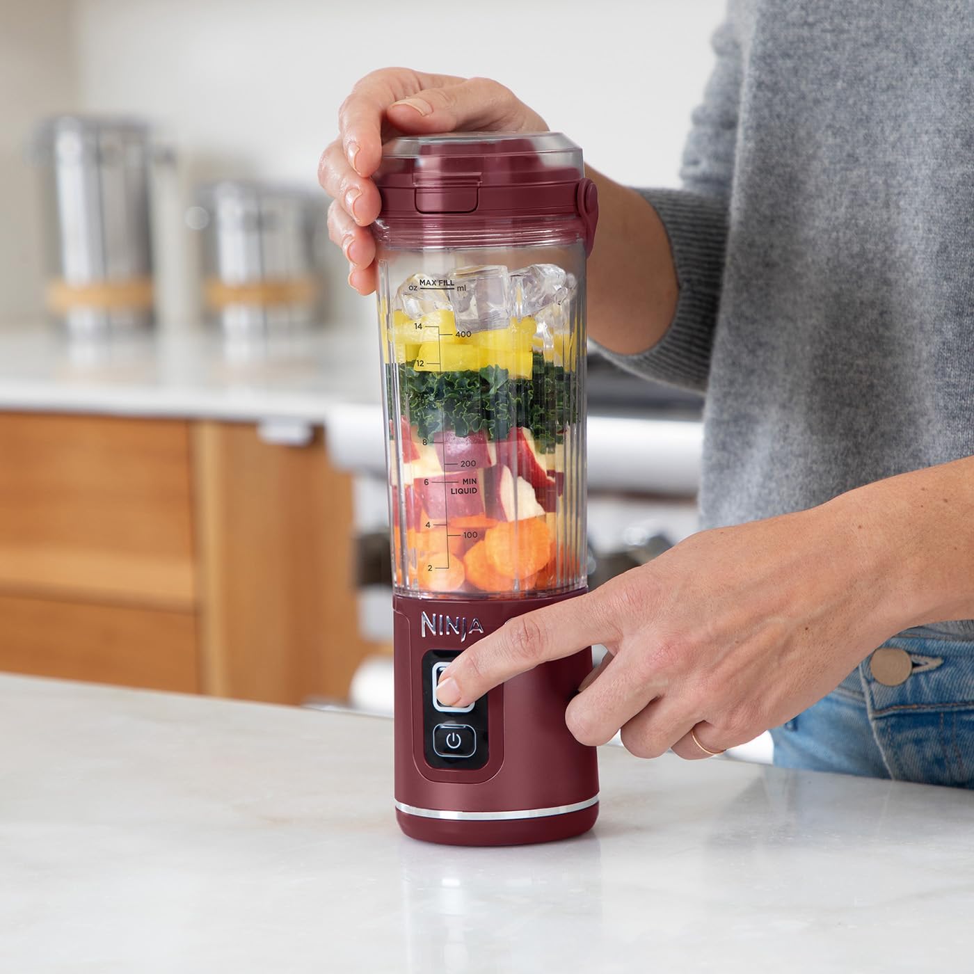 Ninja Blast Tragbarer Mixer / Blender / Smoothie Maker, 530ml Becher, Auslaufsicherer Deckel, Leistungsstarker Mini Standmixer, Kabellos & Wiederaufladbar, Zerkleinert Eis & Obst, Schwarz, BC151EUBK