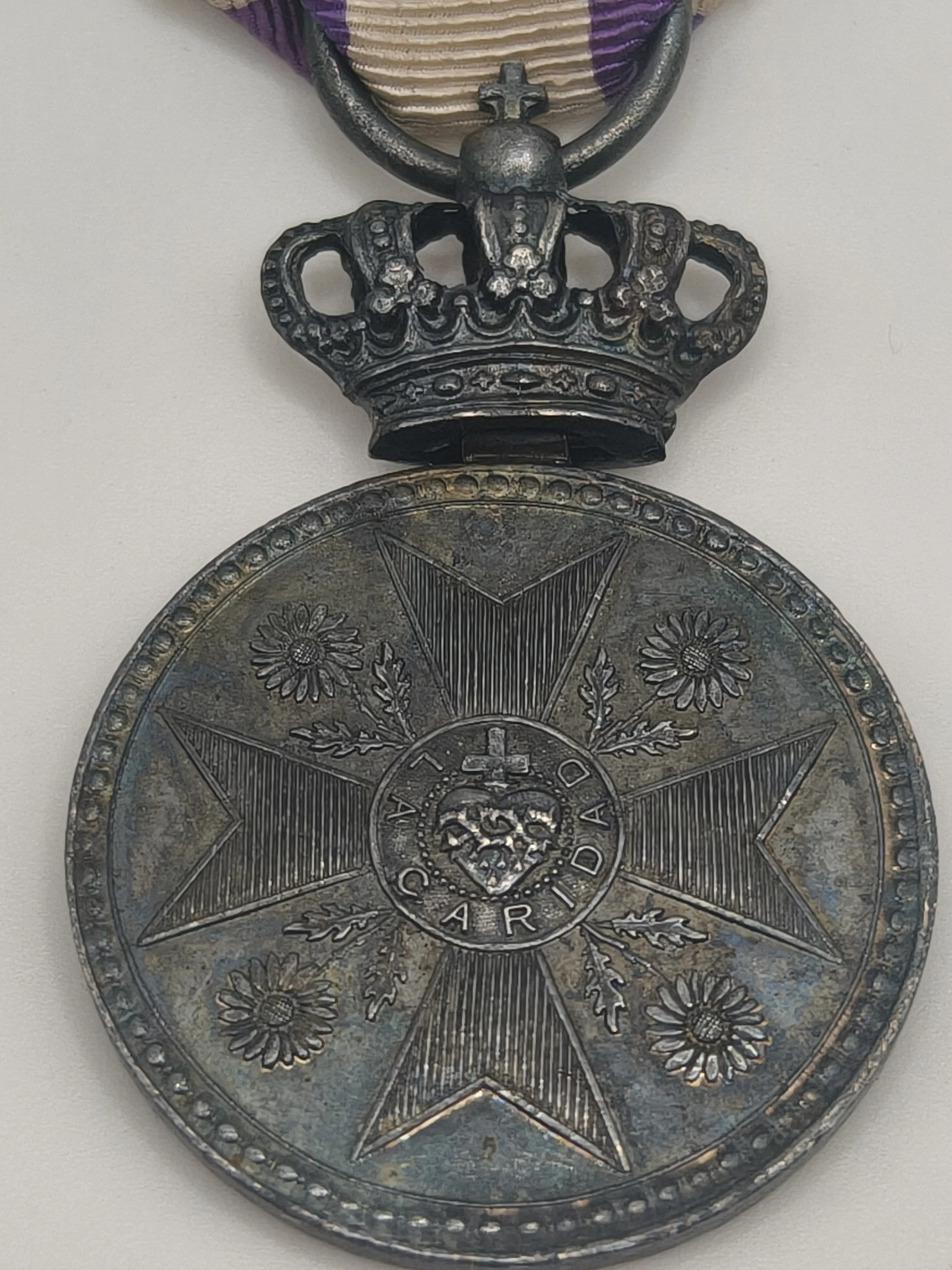 Charity Order Carlist medal. Charles VII Spain. Margaritas.