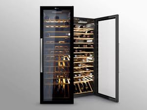 cantinetta vino refrigerata 72 bottiglie conservazione gusto colore aroma ripiani in legno 