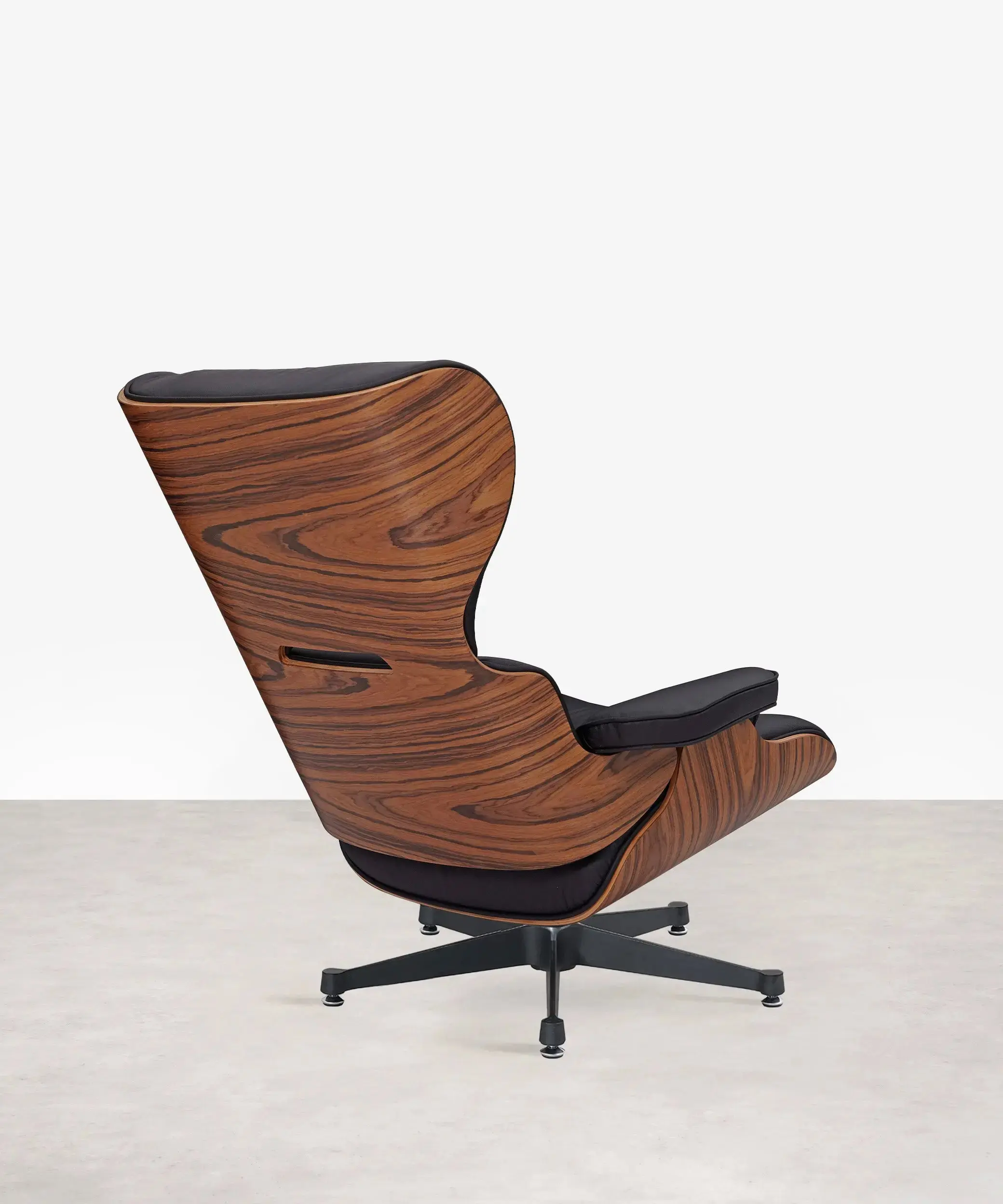 Sillón en Madera Tapizado en Piel con Reposapiés Magnum