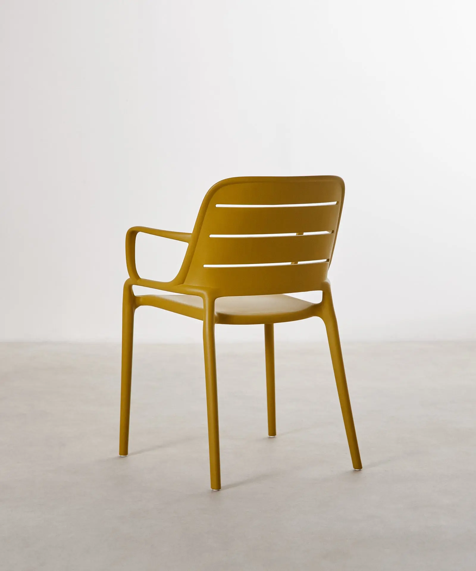 Silla de Polipropileno con Reposabrazos Mila