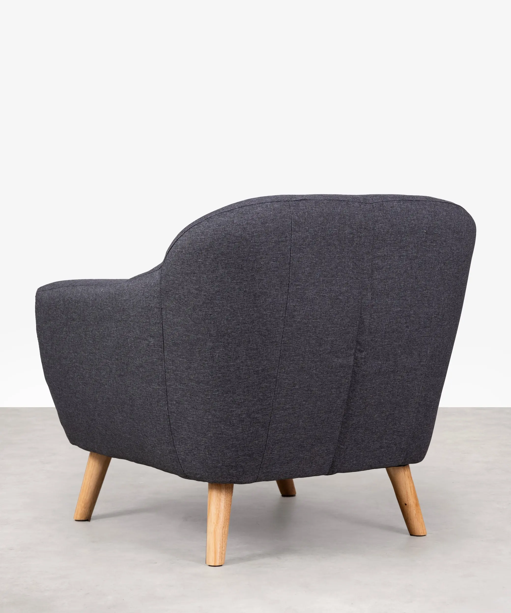 Sillón en Poliéster y Lino con Madera Skandic