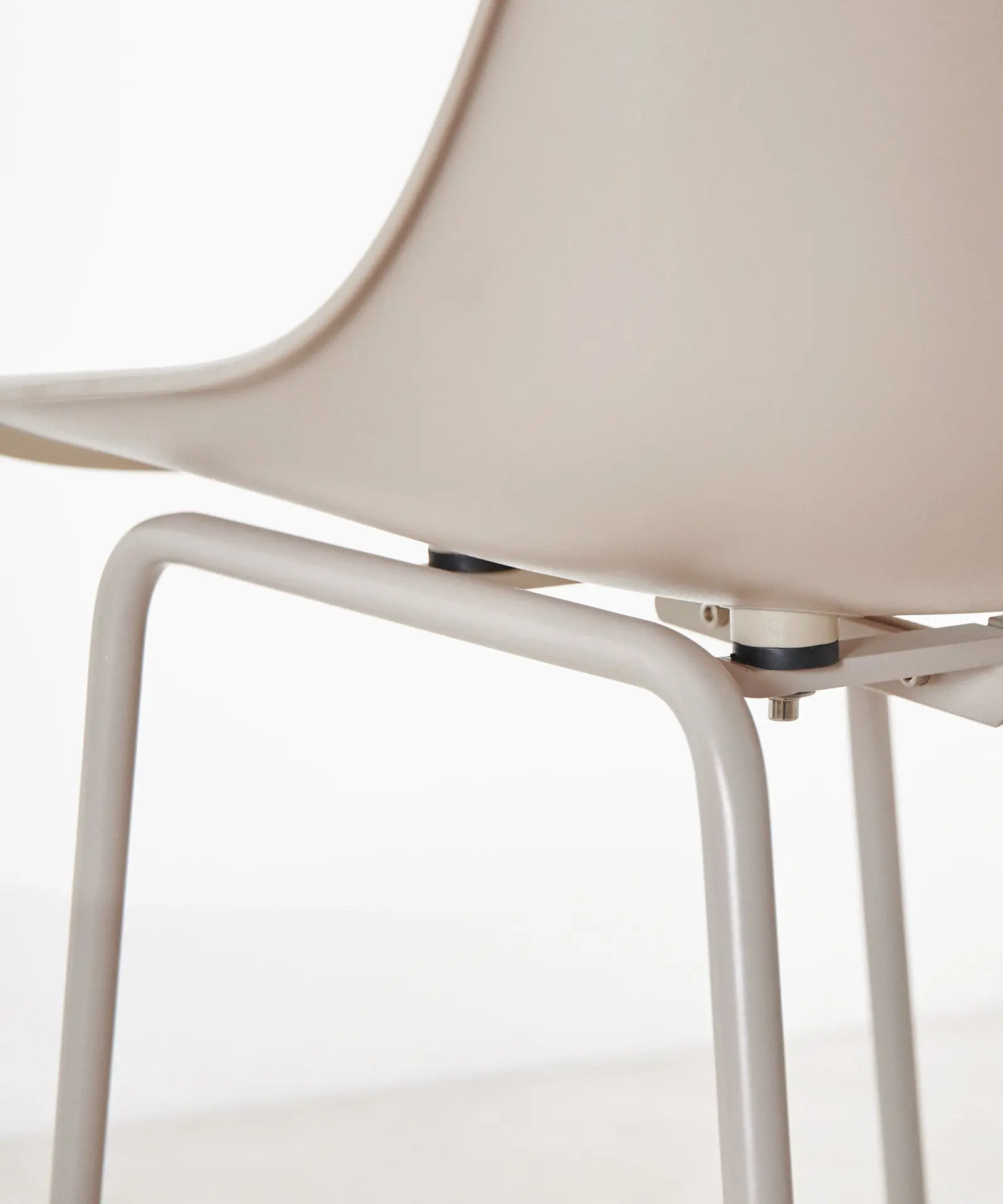 Taburete en Polipropileno y Metal Veko