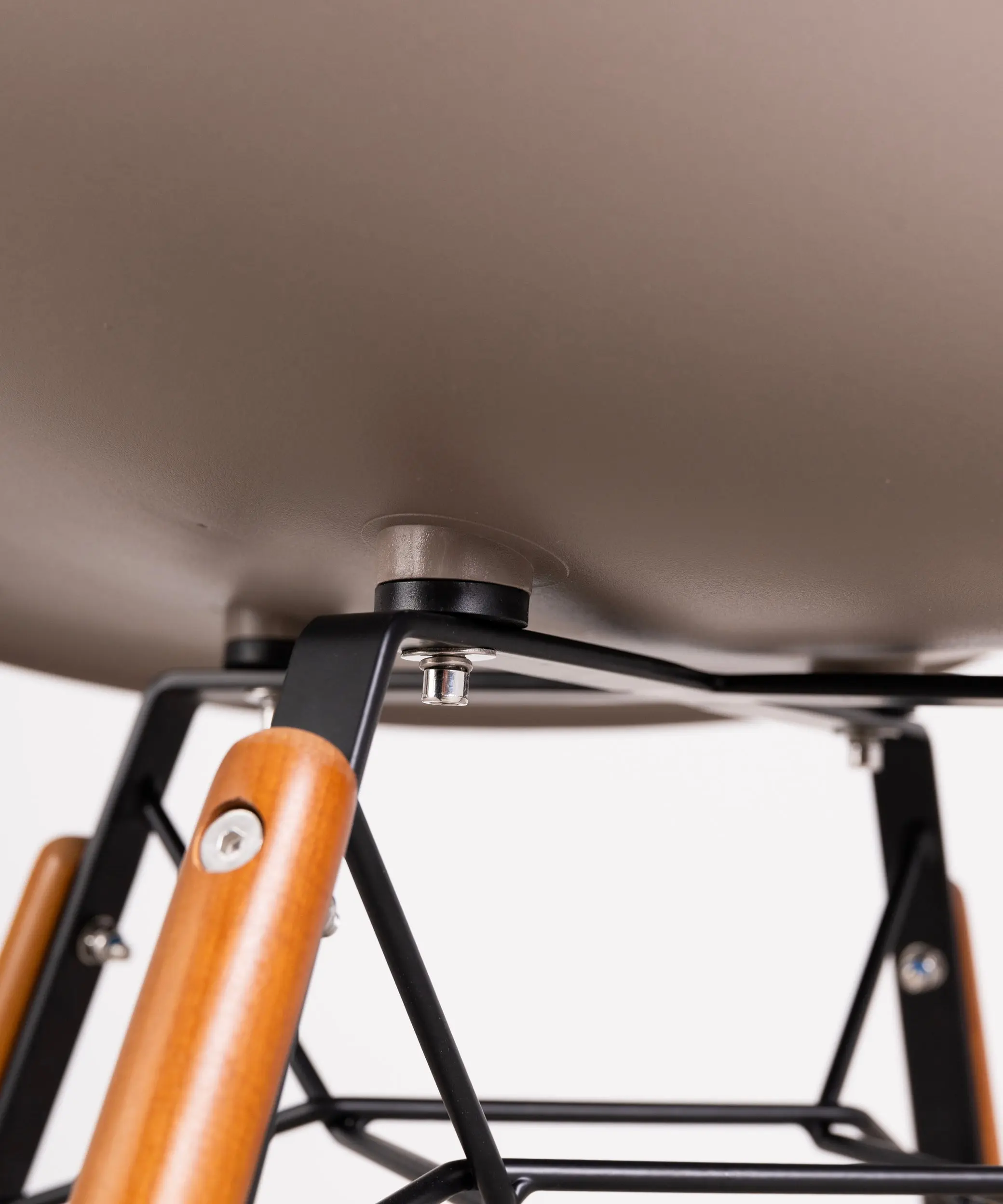 Silla de Polipropileno y Madera Elon