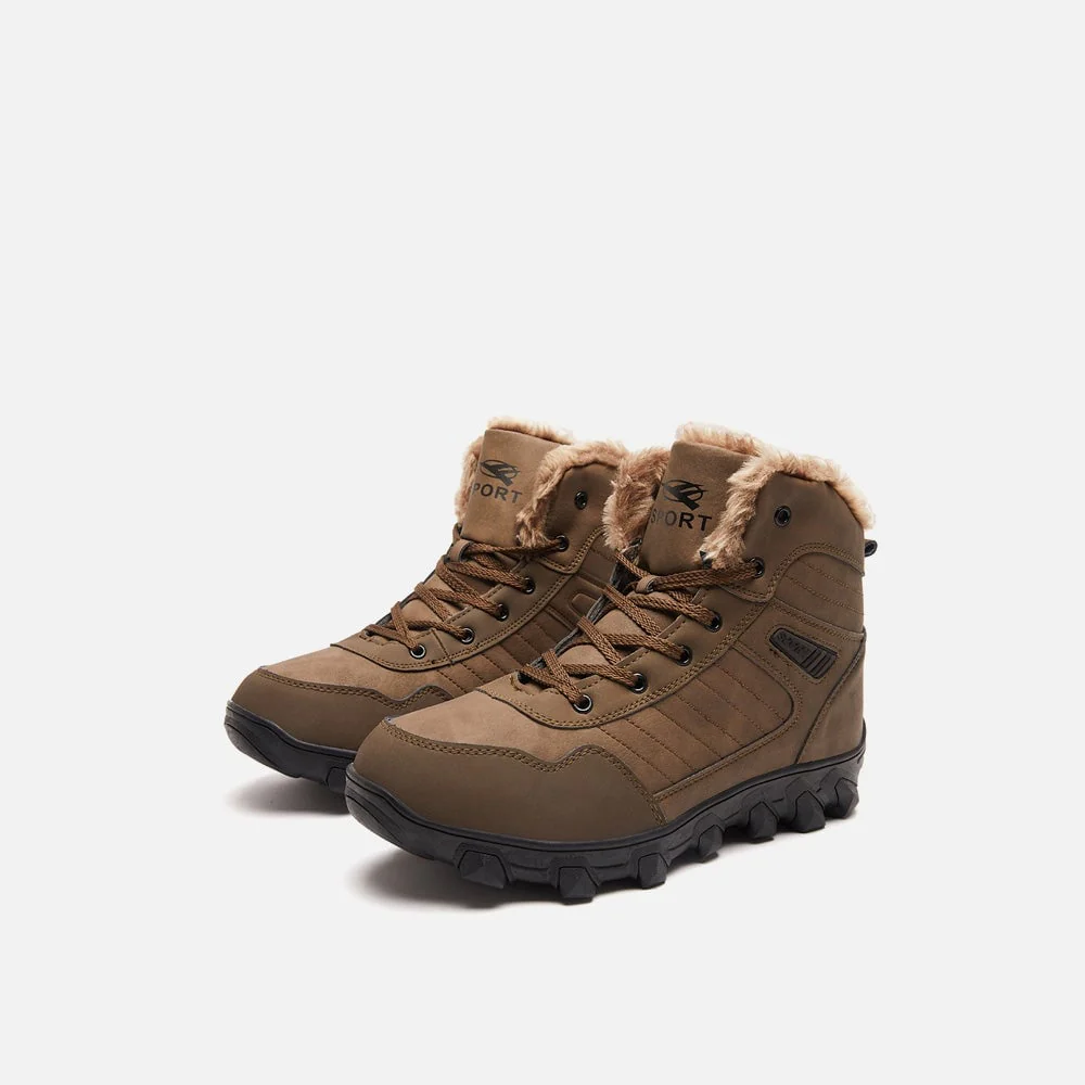 Buty zimowe m?skie - z mi?kk? wy?ci��?k? i cholewk? o g?adkiej fakturze