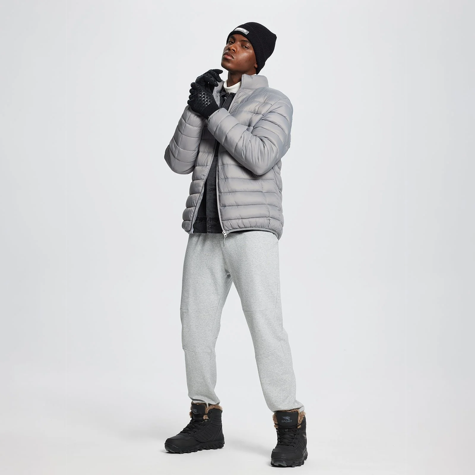 Buty zimowe m?skie - z mi?kk? wy?ci��?k? i cholewk? o g?adkiej fakturze