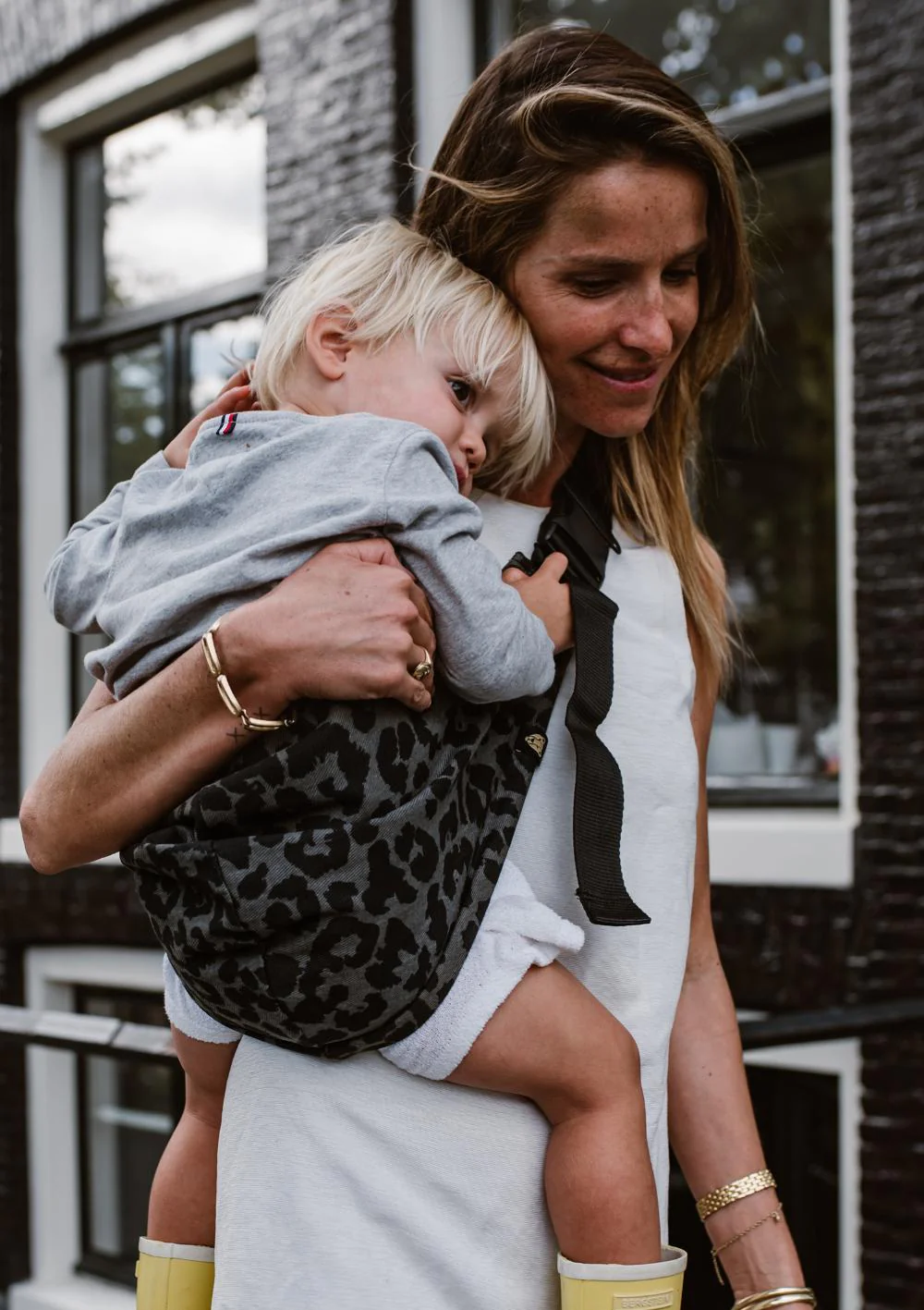 2025 Porta bebés Grey Leopard