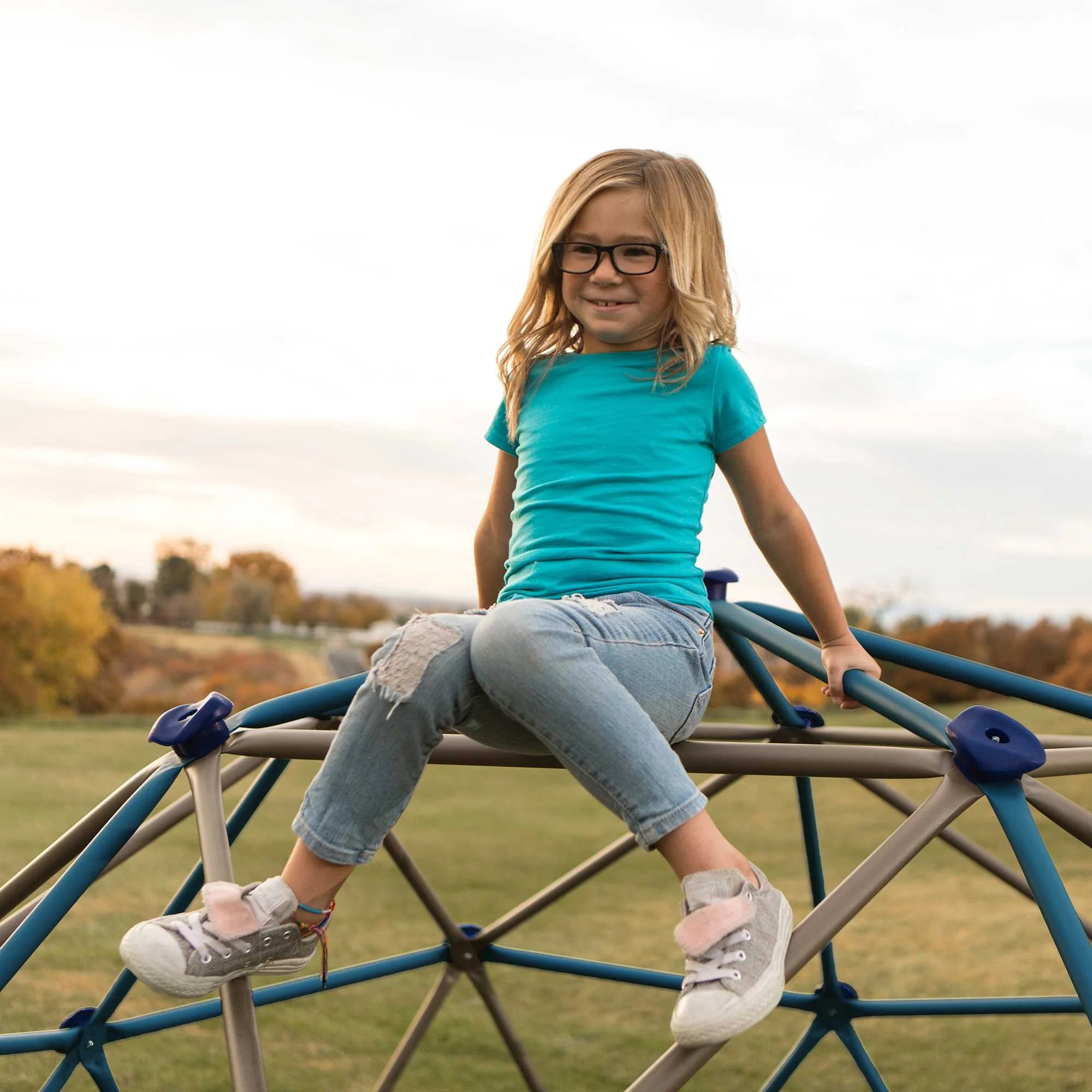 Lifetime Cúpula para Escalar al Aire Libre para Niños, 4.5 pies de Alto x 9 pies de Ancho, Azul y Marrón (90939)