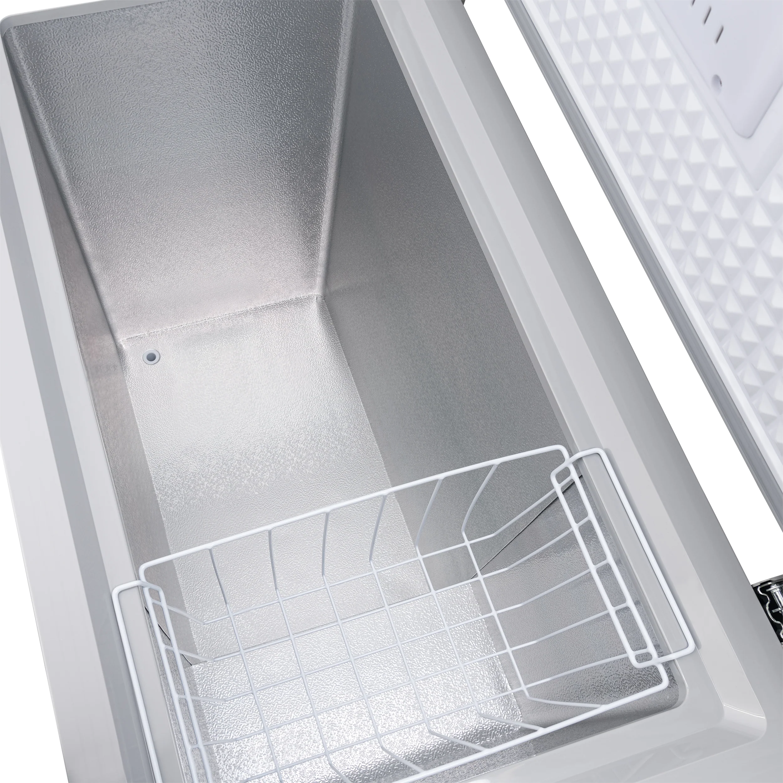 2025 Congelador tipo baúl compacto Newair®, 6.7 pies cúbicos – Gris fresco