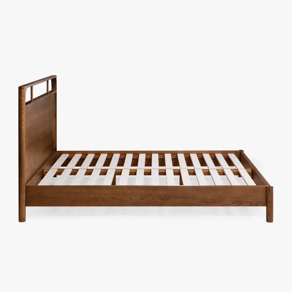 Cama Cali de Roble Tinte Nogal – Elegancia Natural y Acabados Cuidados