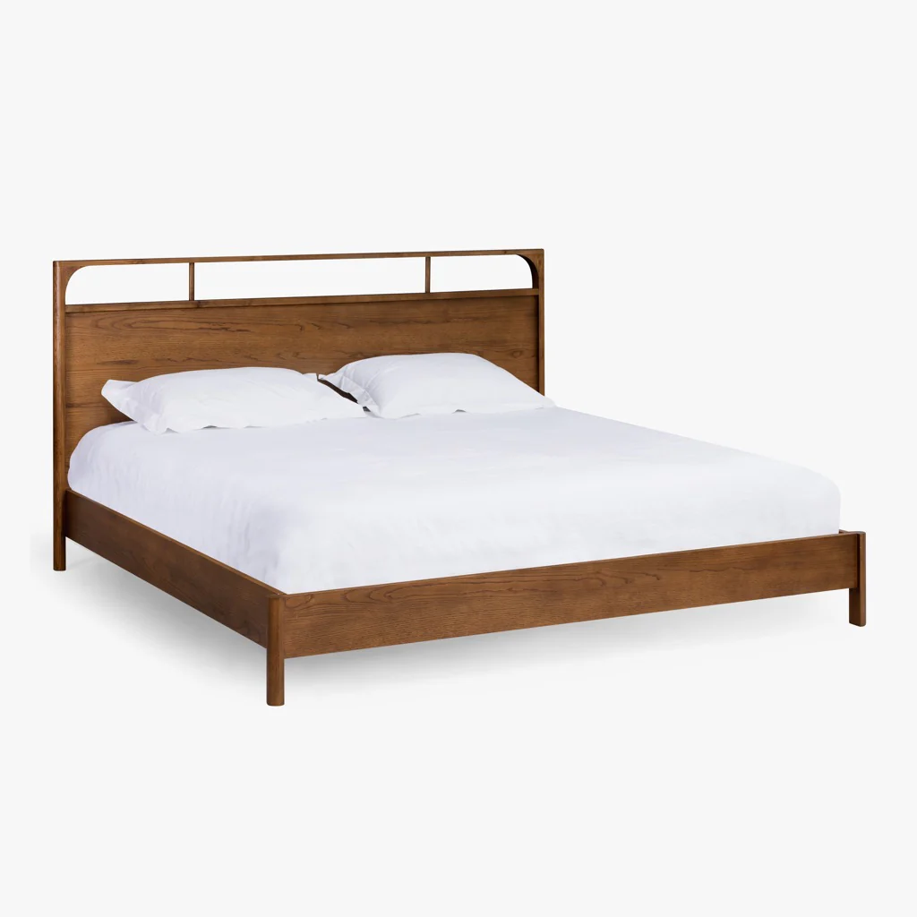 Cama Cali de Roble Tinte Nogal – Elegancia Natural y Acabados Cuidados