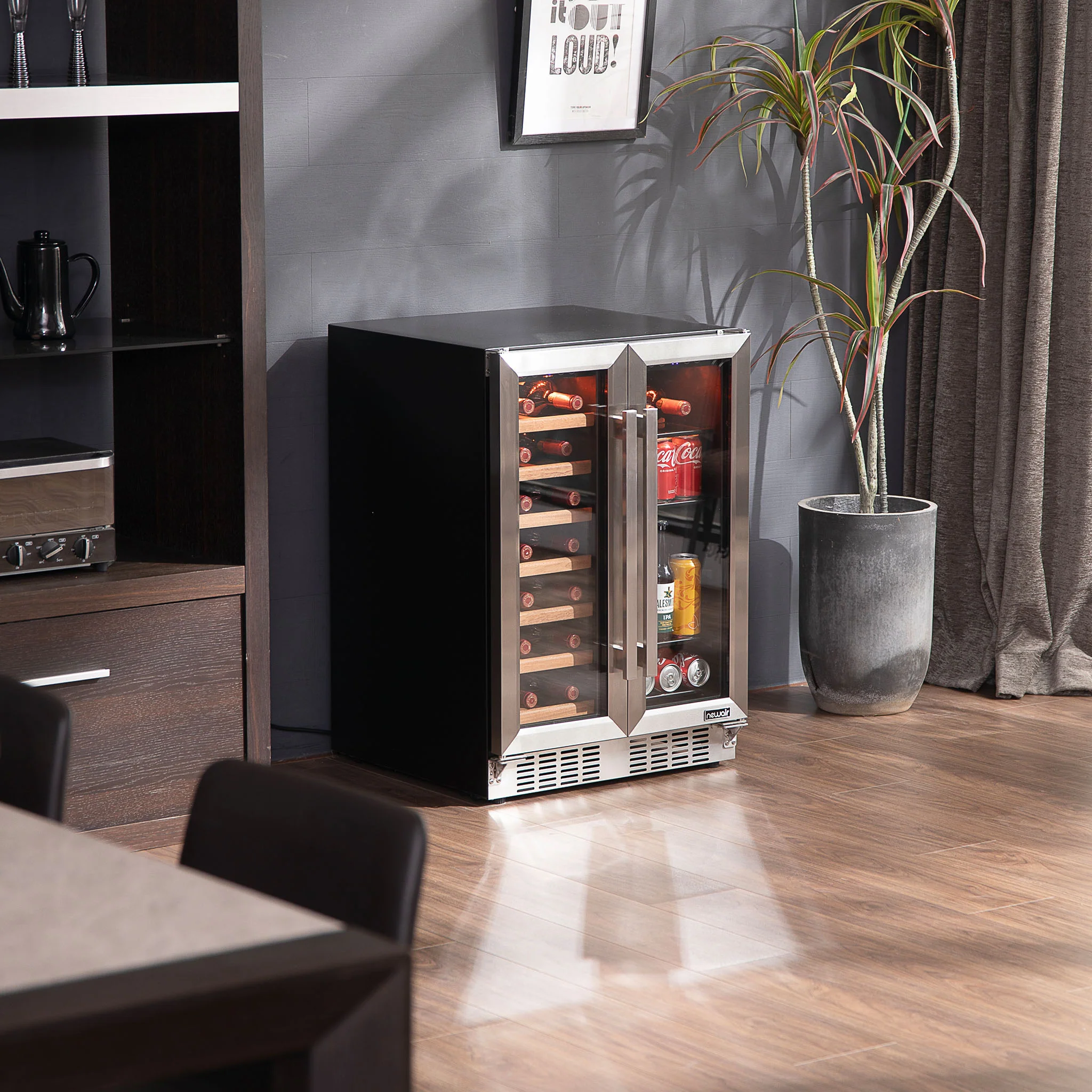 2025 Refrigerador para Vinos y Bebidas Newair – Doble Zona con Puertas Francesas (24 pulgadas)