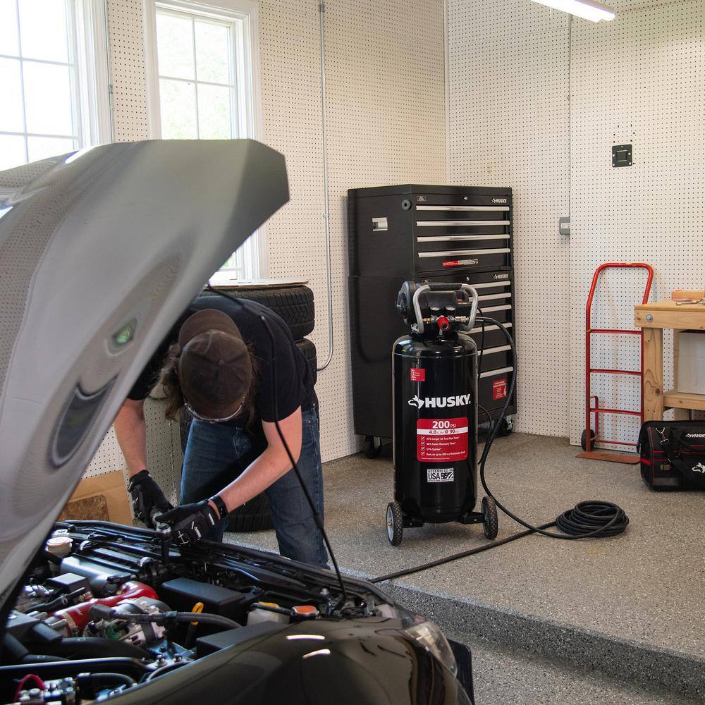 2025 Compresor de aire eléctrico portátil vertical Husky 20 galones, 200 PSI, sin aceite – Modelo C202H