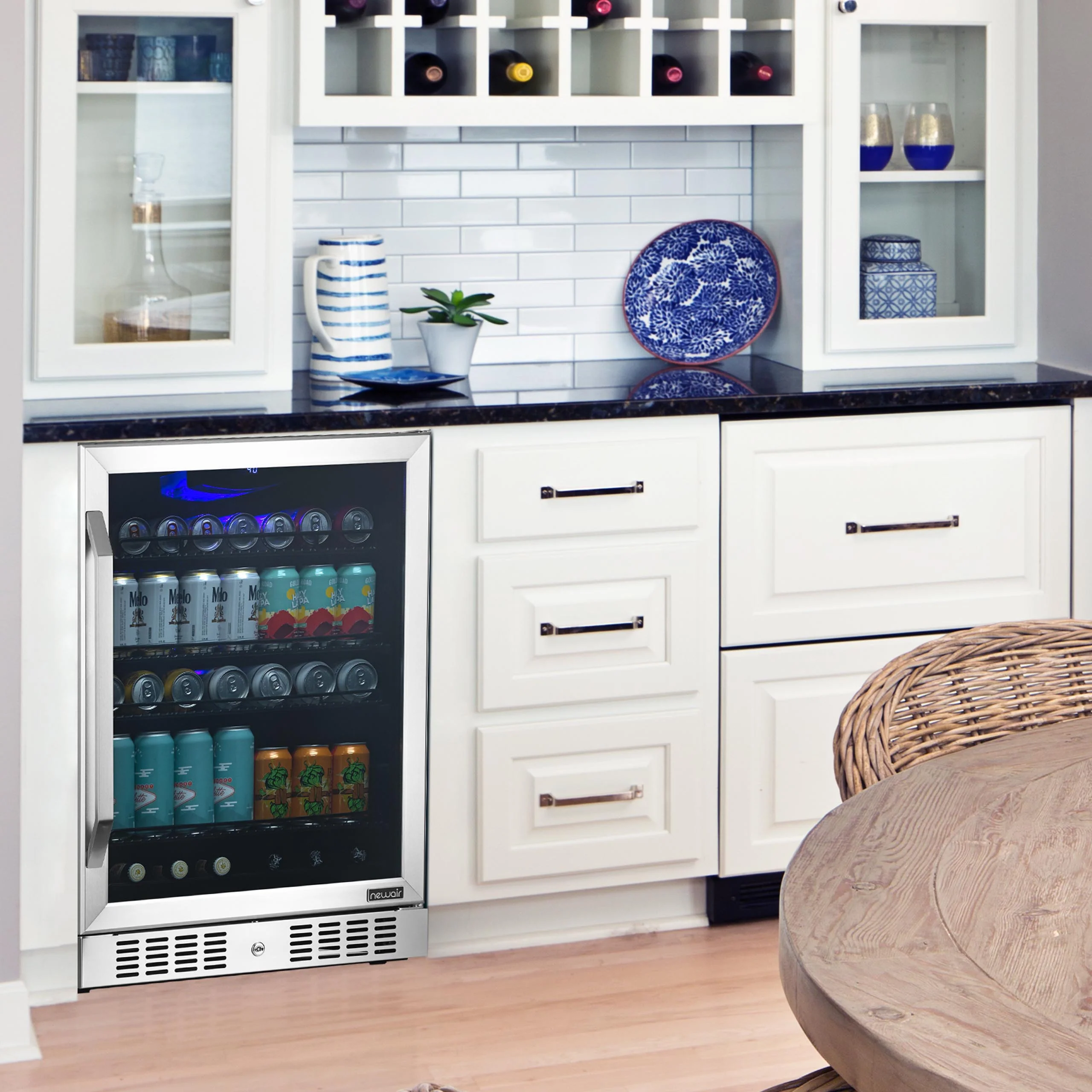 2025 Newair® Refrigerador de Bebidas Empotrable o Independiente de Acero Inoxidable – 177 Latas – 24”