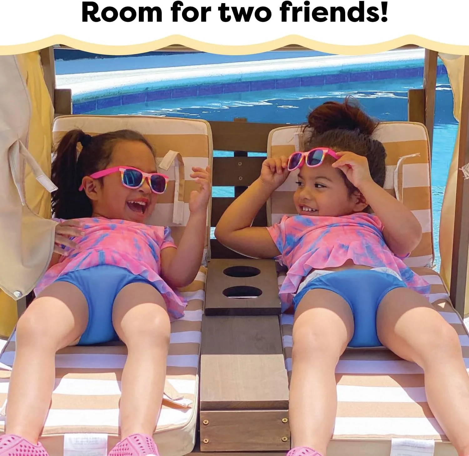 Tumbona Doble de Madera para Niños KidKraft con Porta Vasos, Muebles de Jardín para Niños, Color Miel con Tela a Rayas Azul Marino y Blanco, Regalo para Niños de 3 a 8 Años