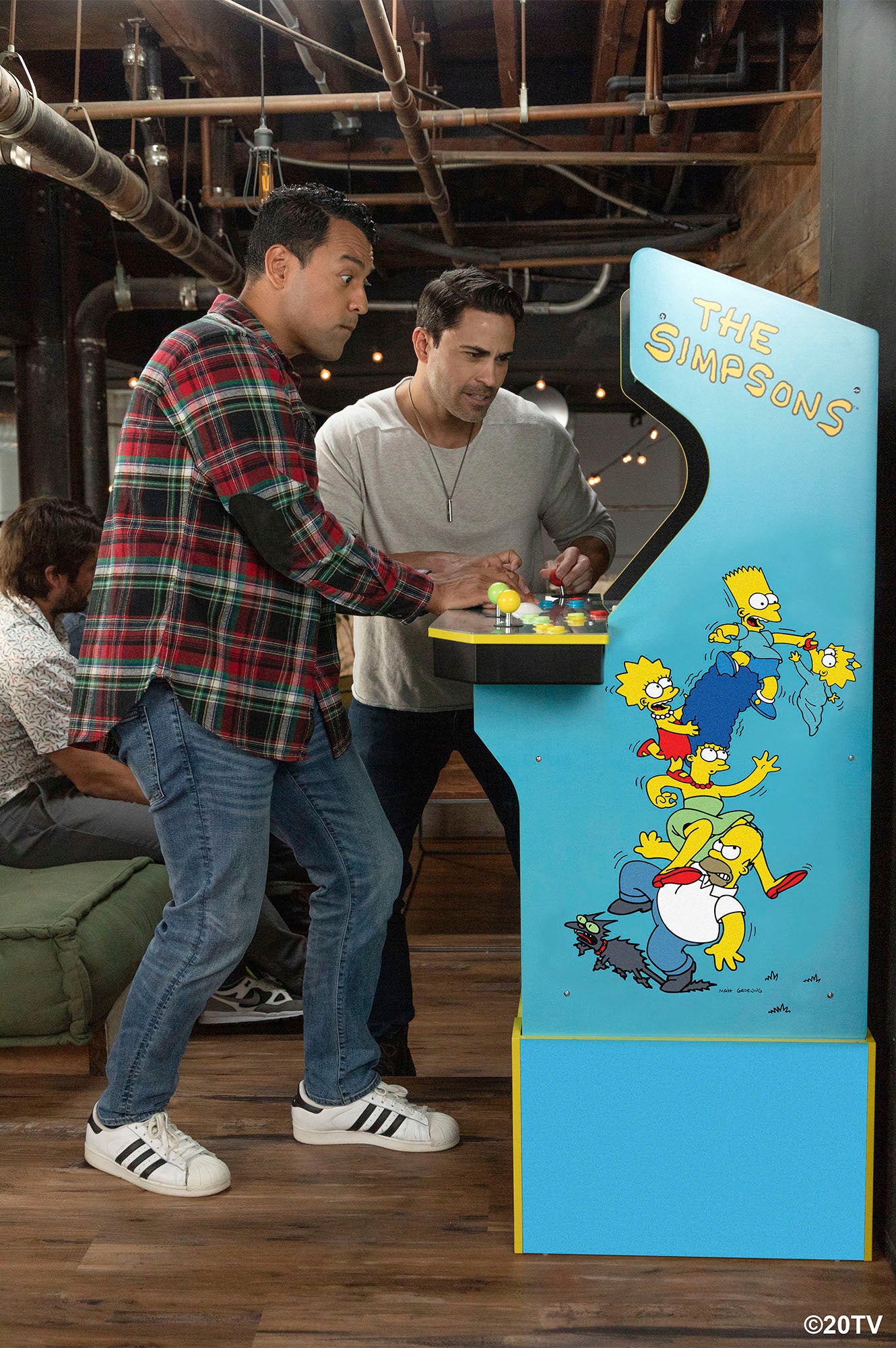 Arcade1Up – Máquina Arcade Edición 30º Aniversario de Los Simpsons con Taburete y Caja Metálica – Multicolor