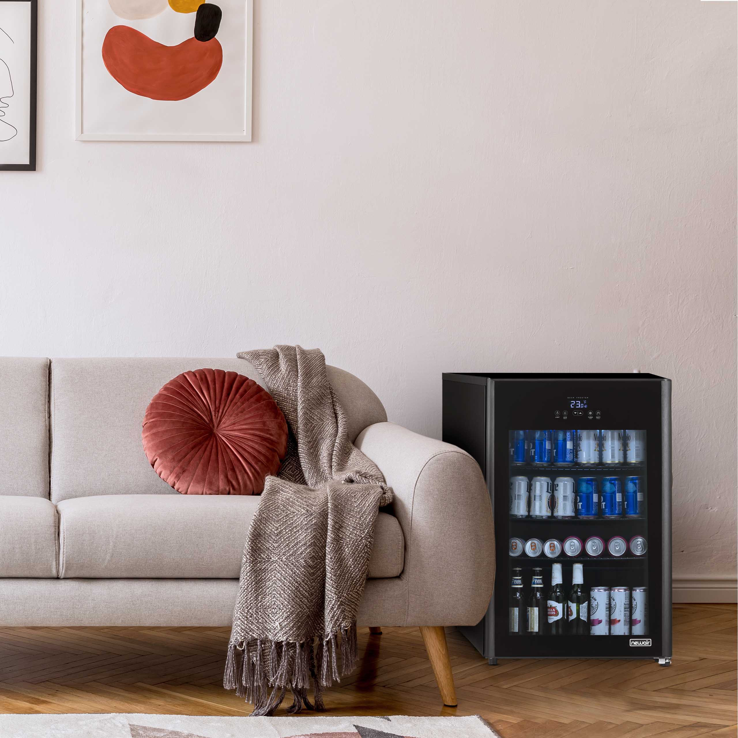 2025 Newair® Refrigerador de Bebidas Negro Independiente para 125 Latas con Función de Congelación Rápida – 22,1”