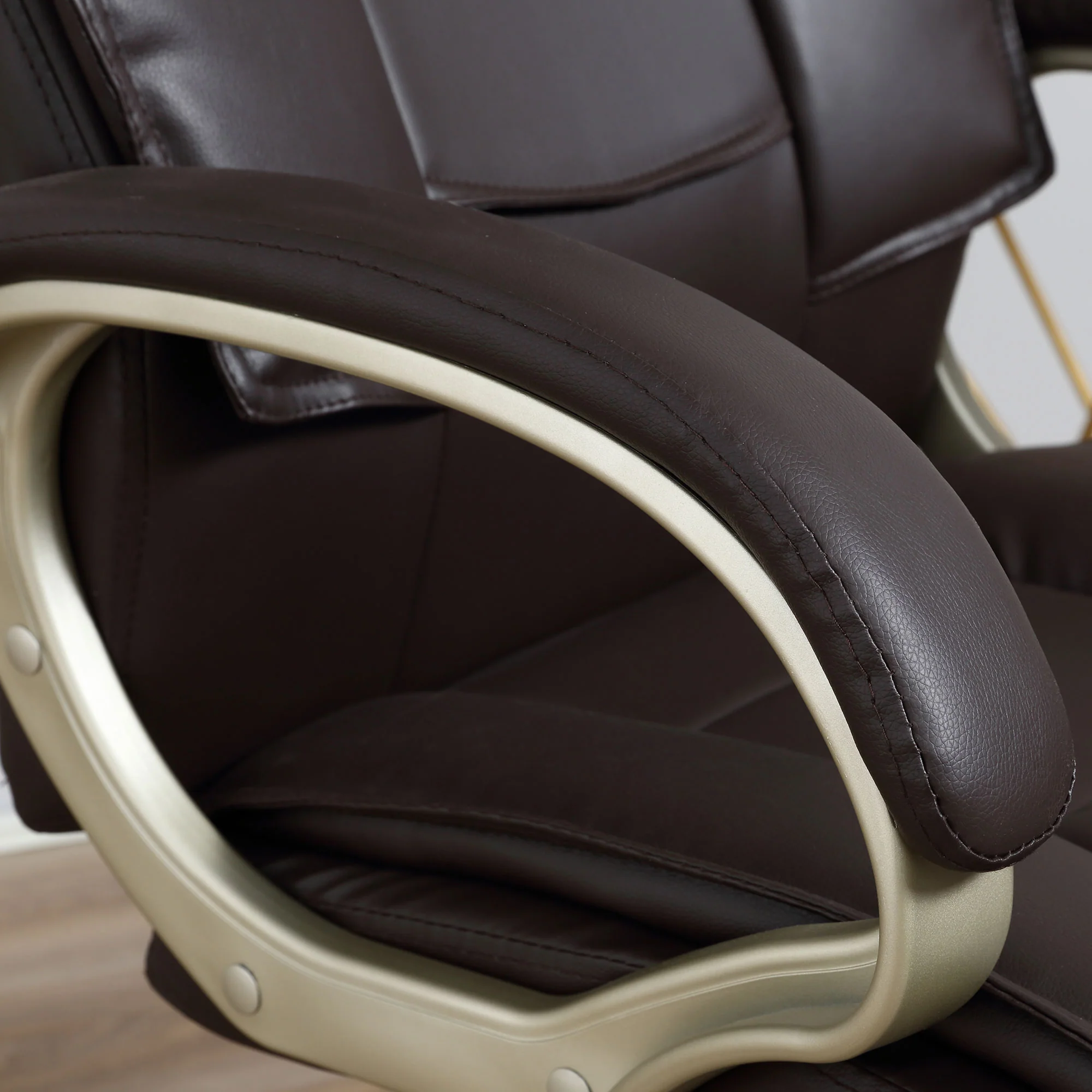 Silla de Oficina con Respaldo Alto, Sillón Giratorio de Cuero Sintético con Altura Ajustable, Marrón