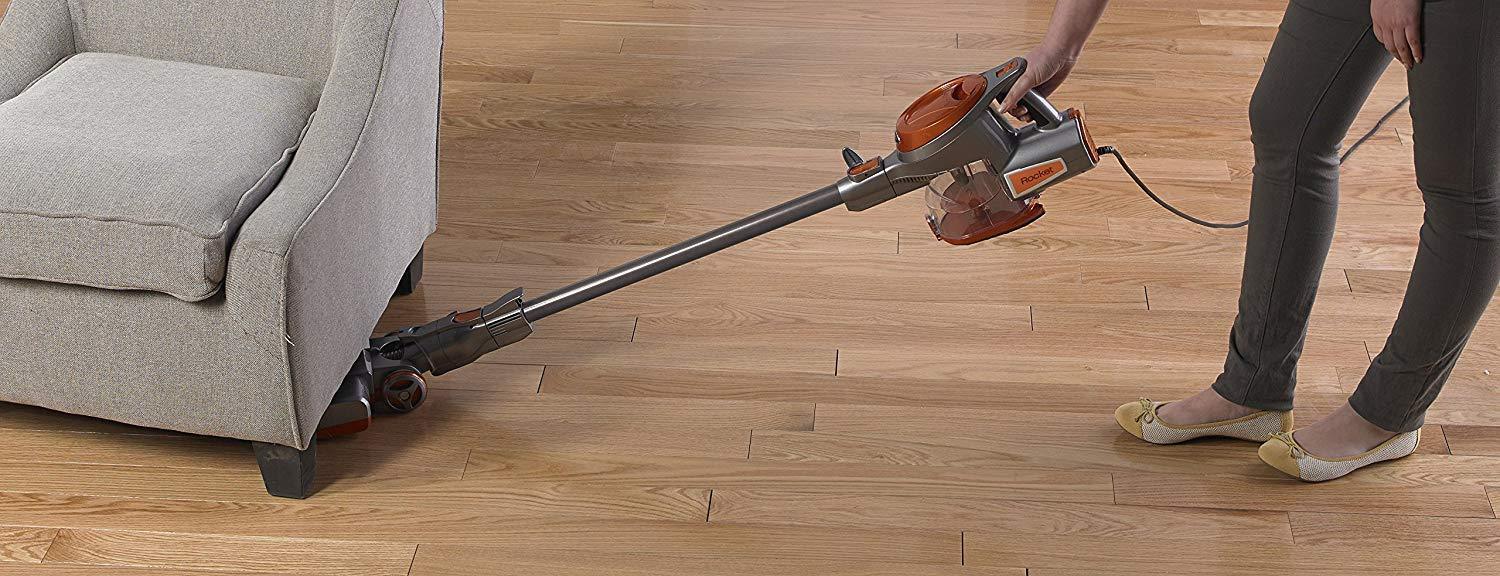 2025 Shark Rocket Aspiradora Ultra Ligera con Cable, Sin Bolsa – Para Alfombras y Pisos Duros con Dirección Giratoria (Modelo HV301), Gris/Naranja